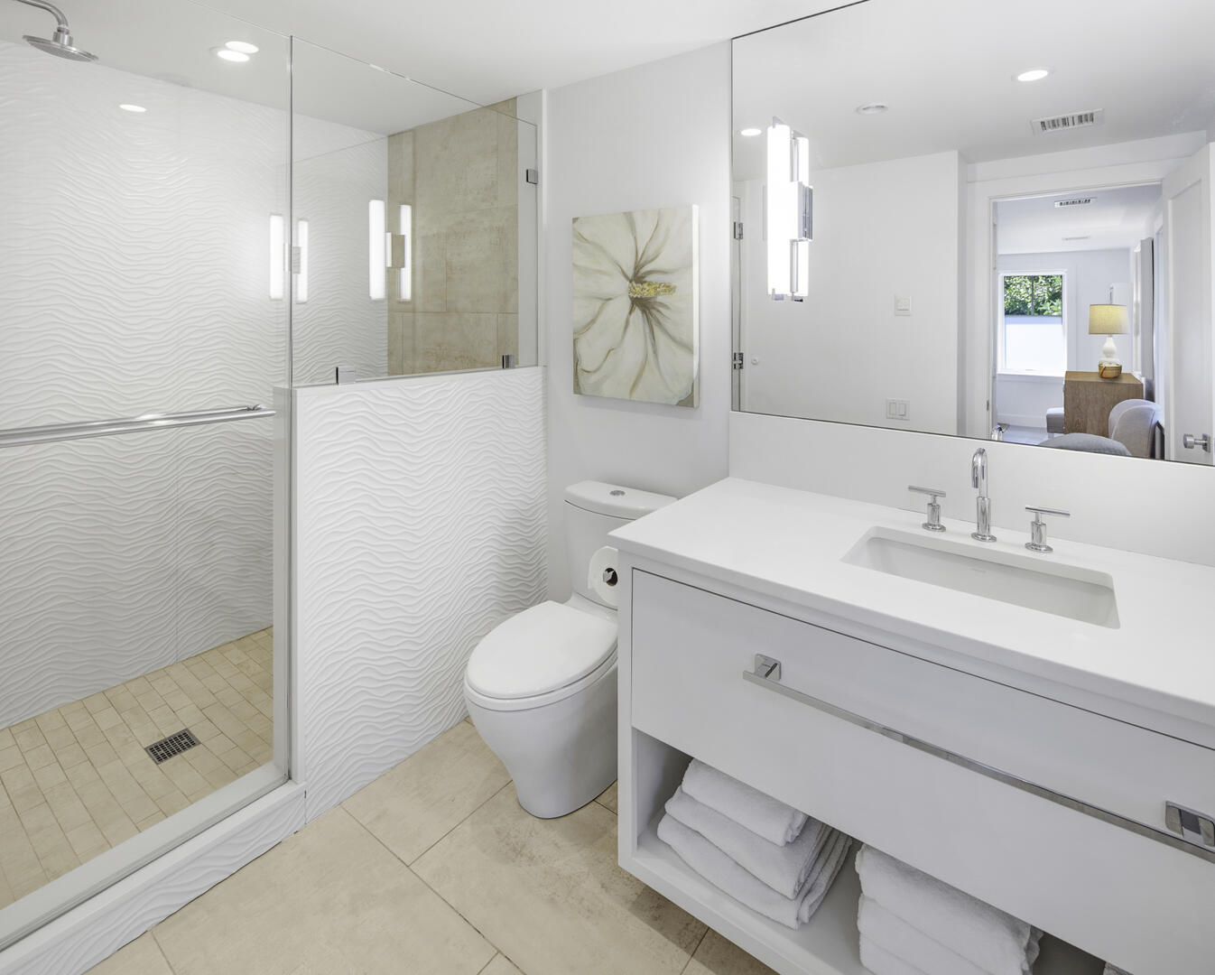 BR1 King En Suite with Shower Stall, First Floor