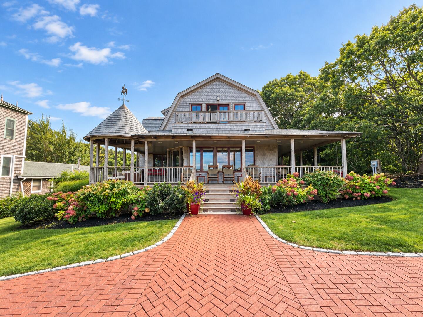 Oak Bluffs Main and Guest 8017