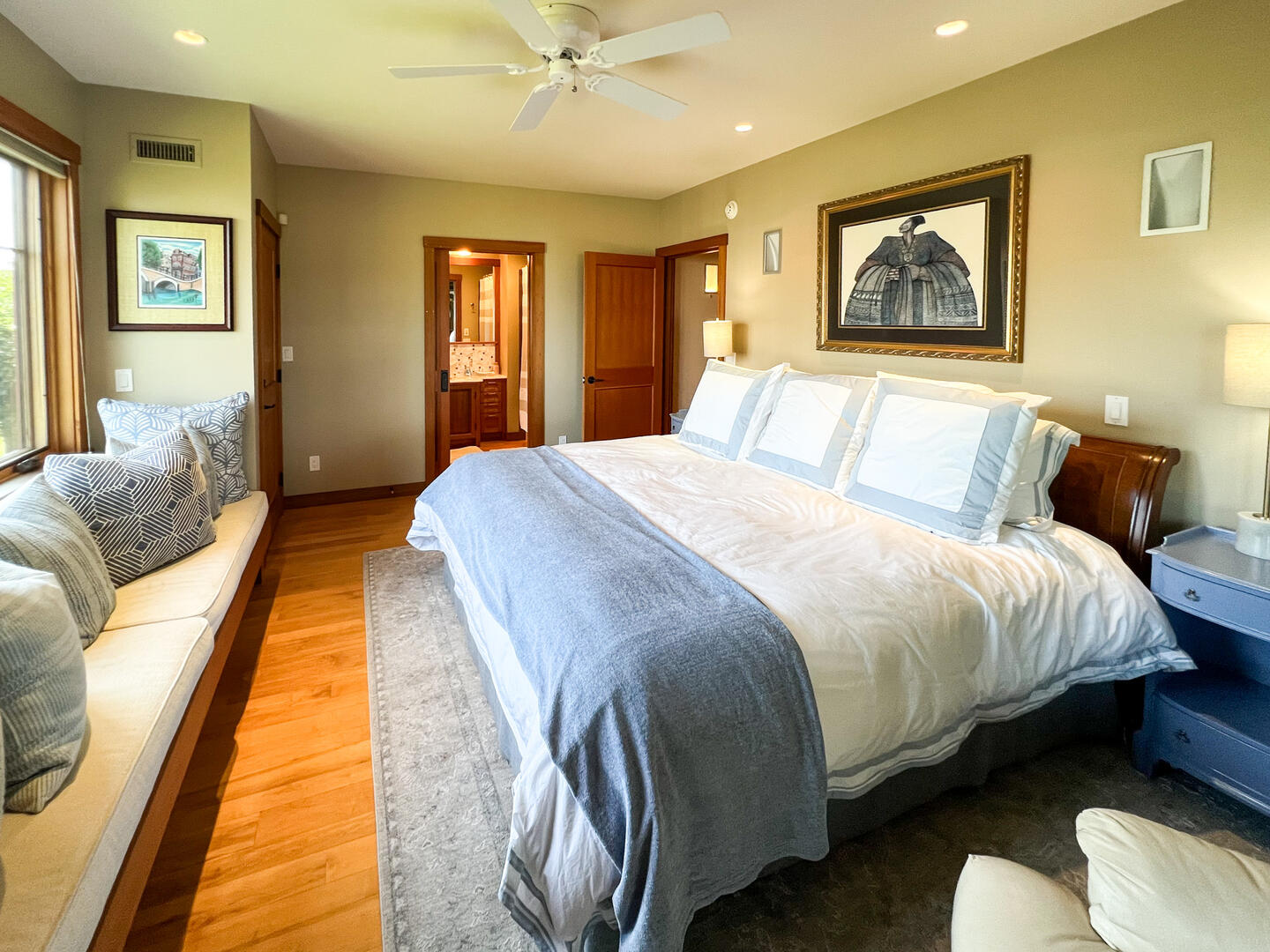 BR1 King En Suite, Main Level