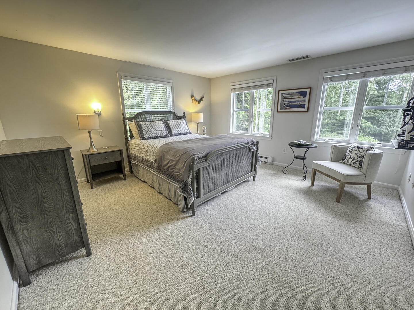 BR2 Queen, Second Floor