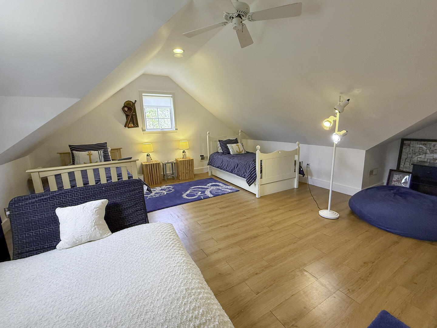 BR5 (2) Twin Beds, Second Floor