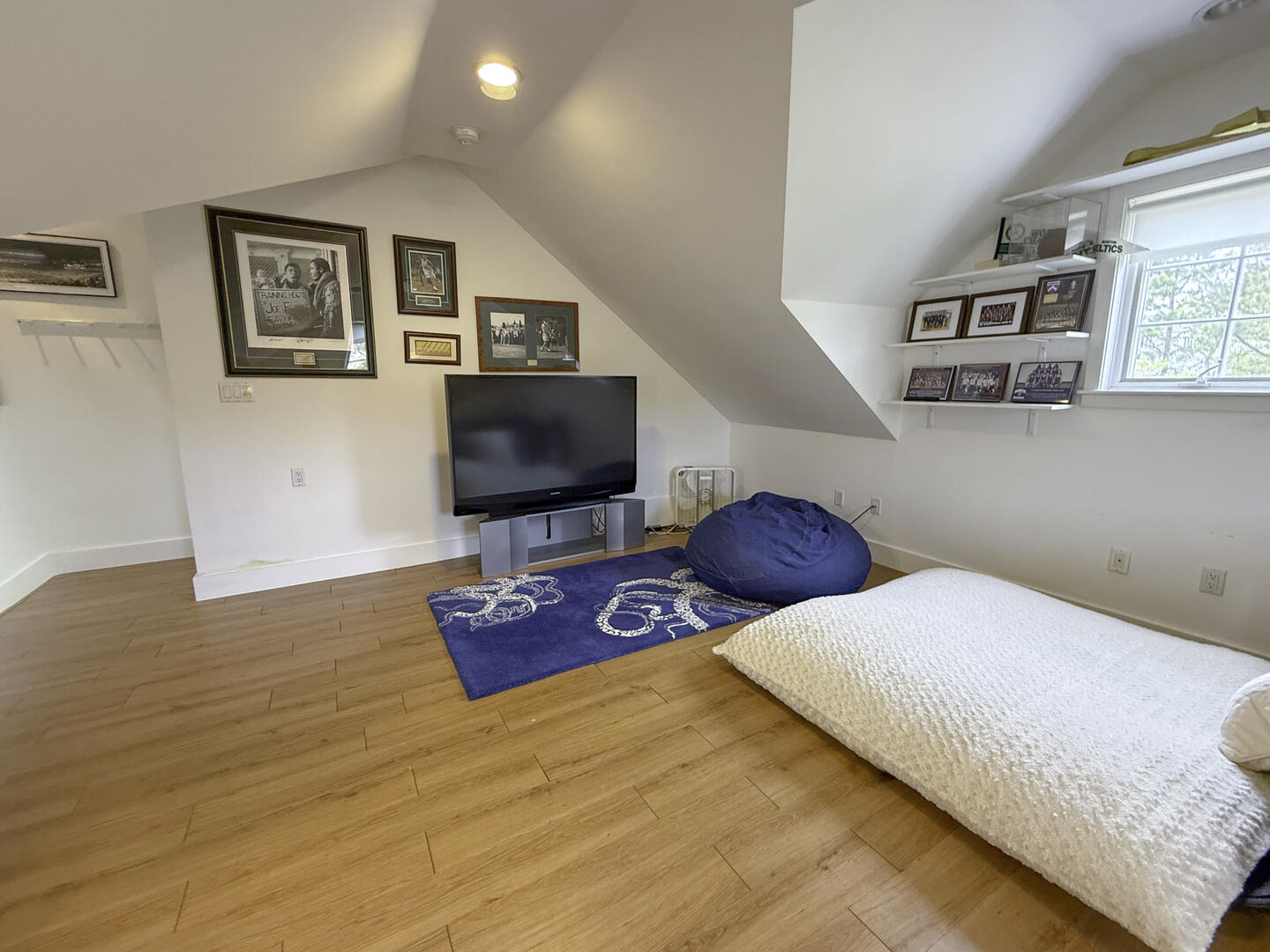 BR5 (2) Twin Beds, Second Floor