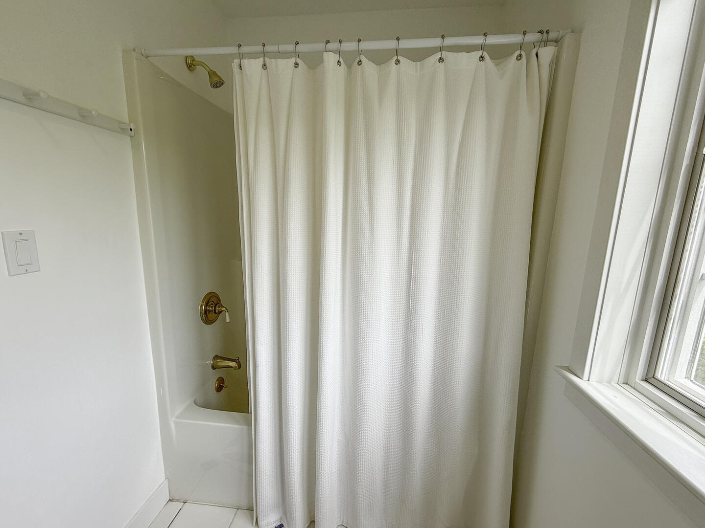 Hall Bath with Shower Tub Combo, Second Floor