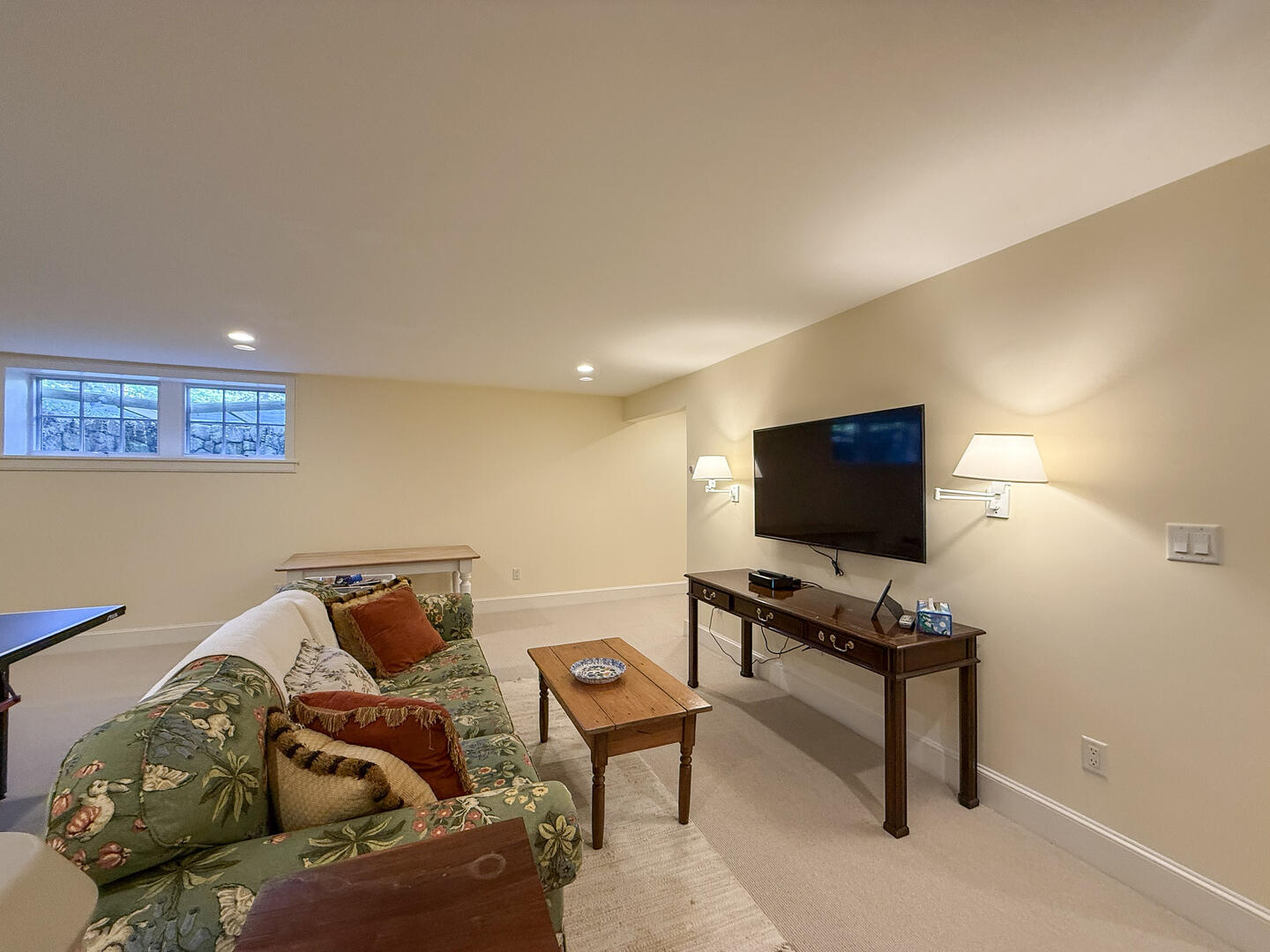 Sitting Area, Lower Level