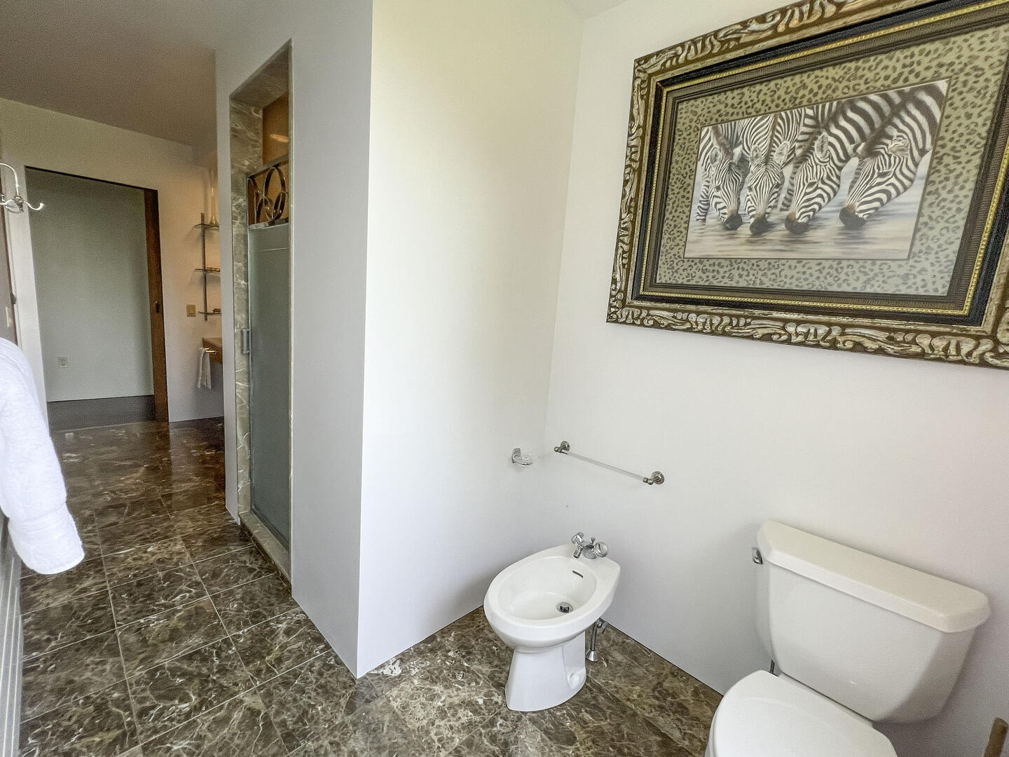 BR1 King En Suite with Shower Stall, First Floor