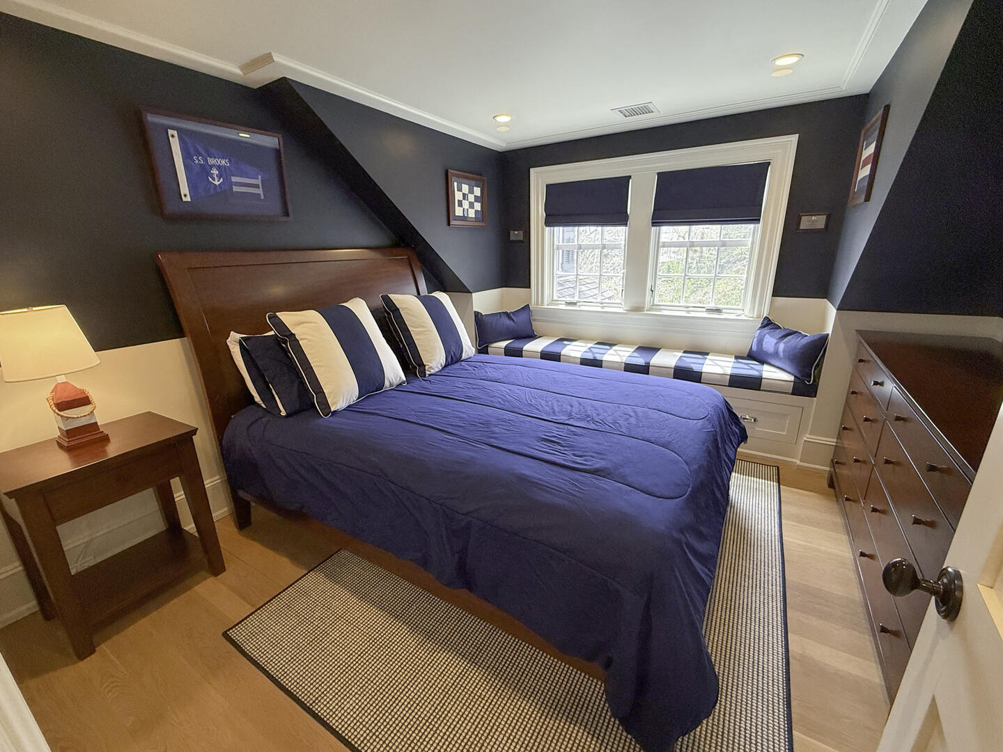 BR5 Queen, Second Floor