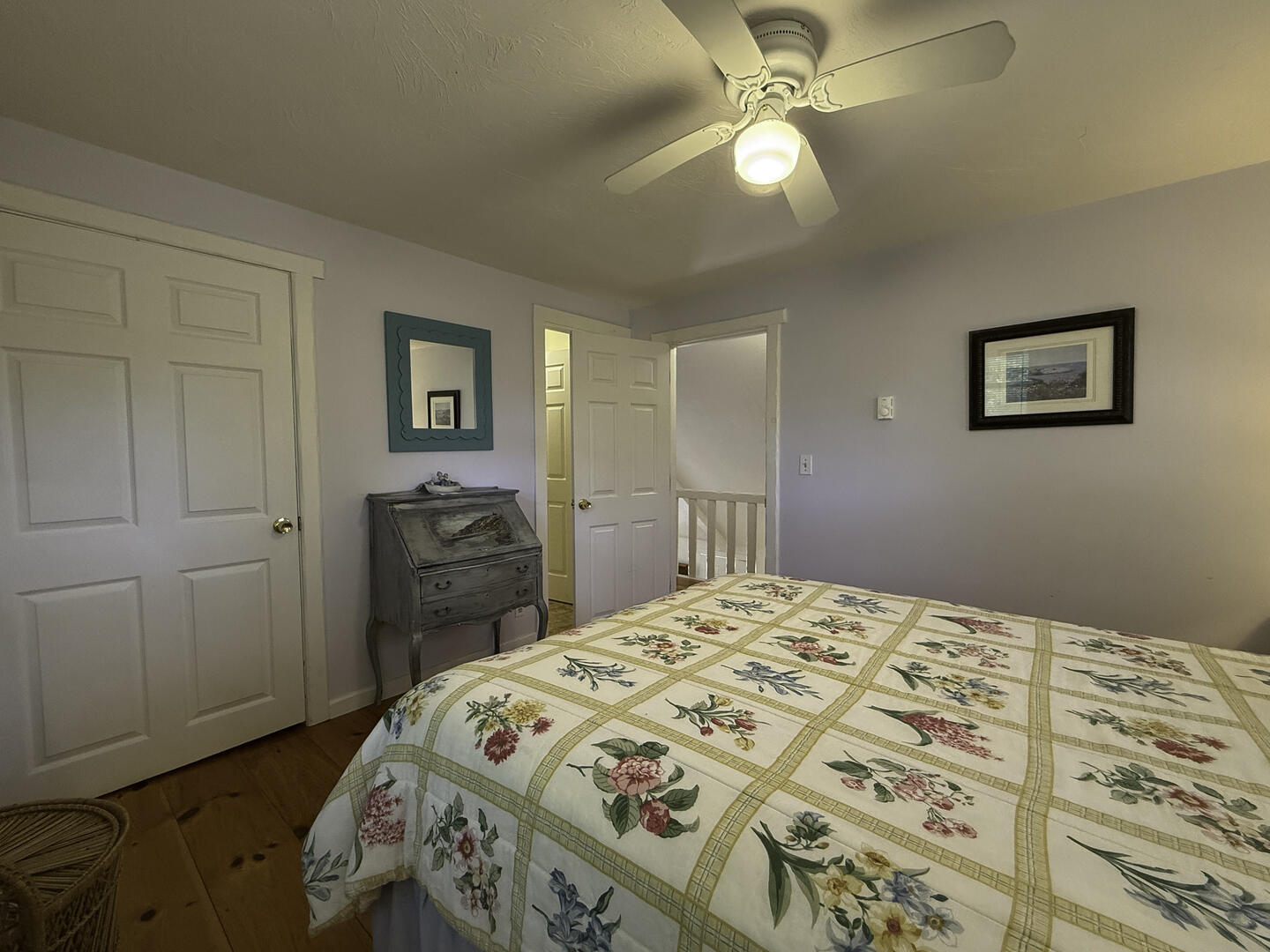 BR2 Queen with Adjoining Hall Bath, Second Floor