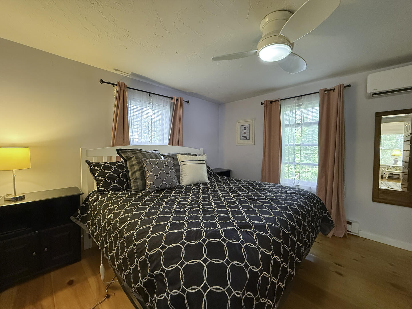 BR1 King with Adjoining Hall Bath, First Floor