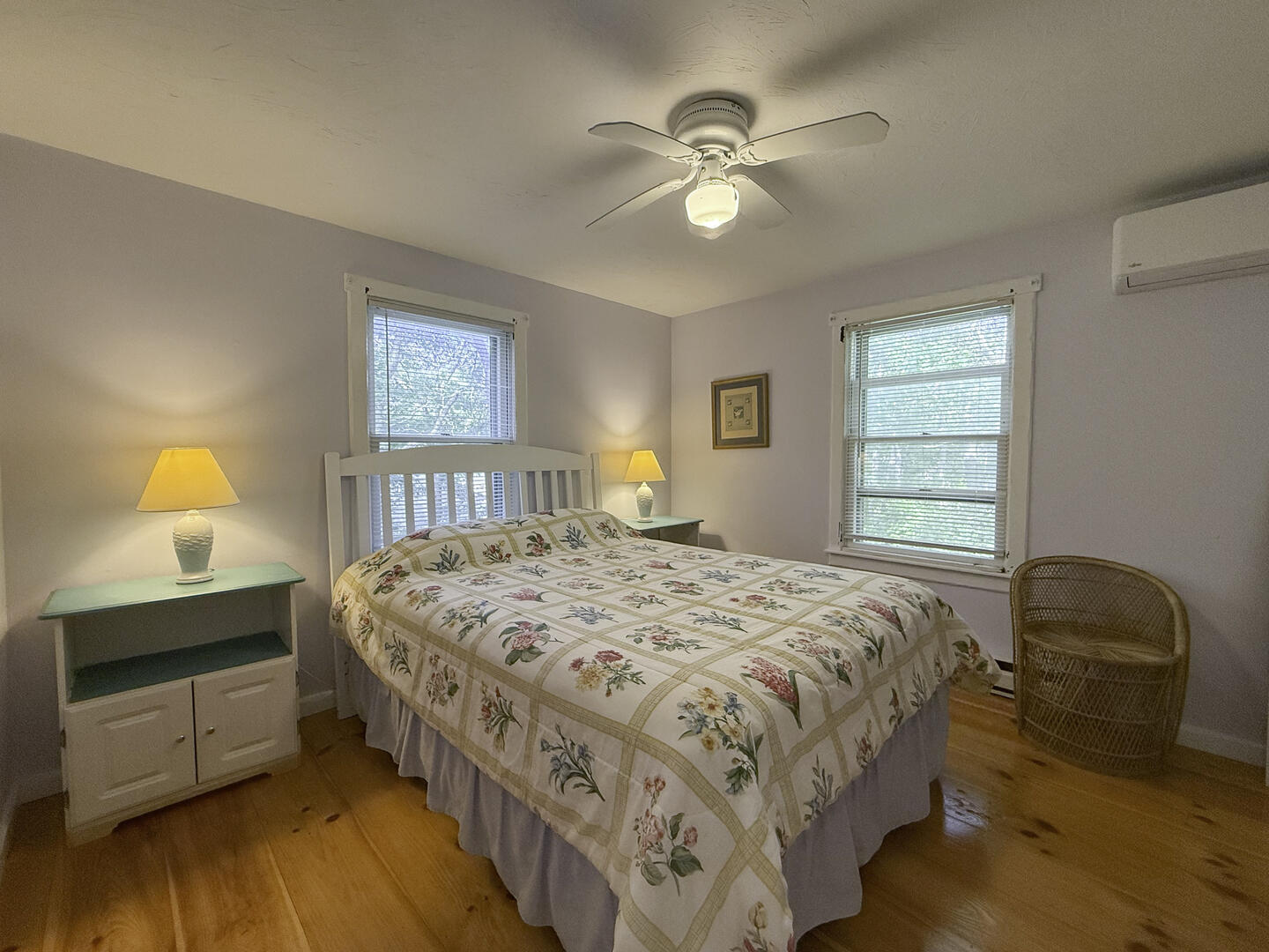 BR2 Queen with Adjoining Hall Bath, Second Floor