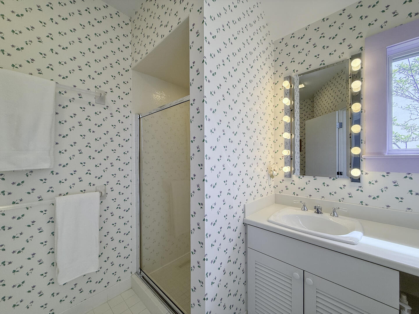 BR2 King En Suite with Shower Stall, First Floor