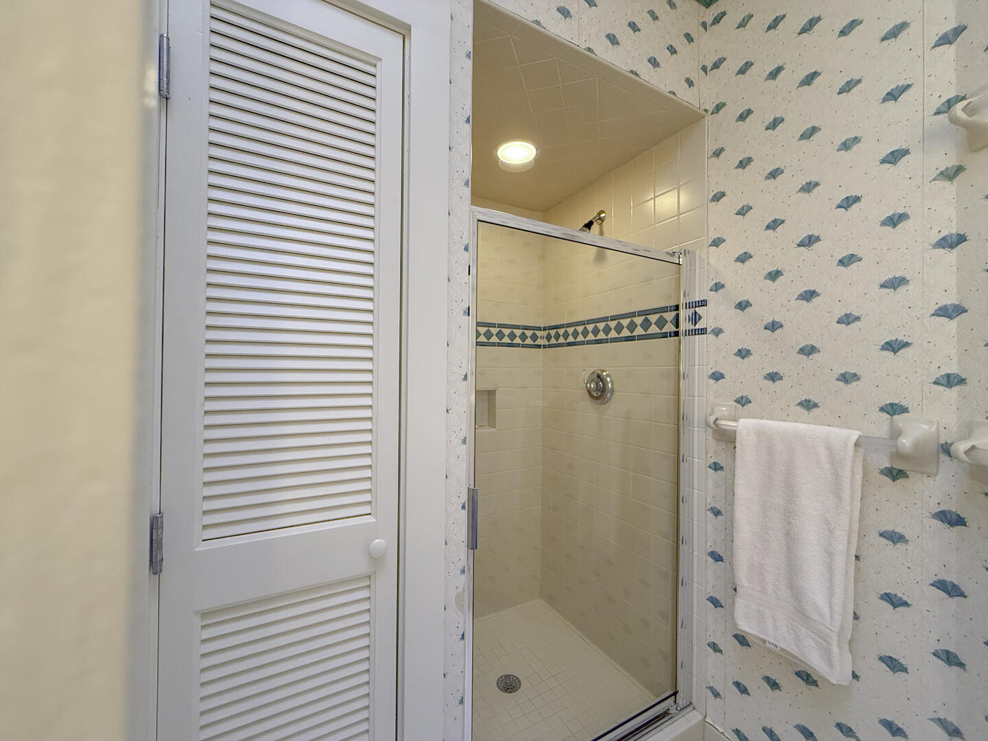 BR3 King En Suite with Shower Stall, First Floor