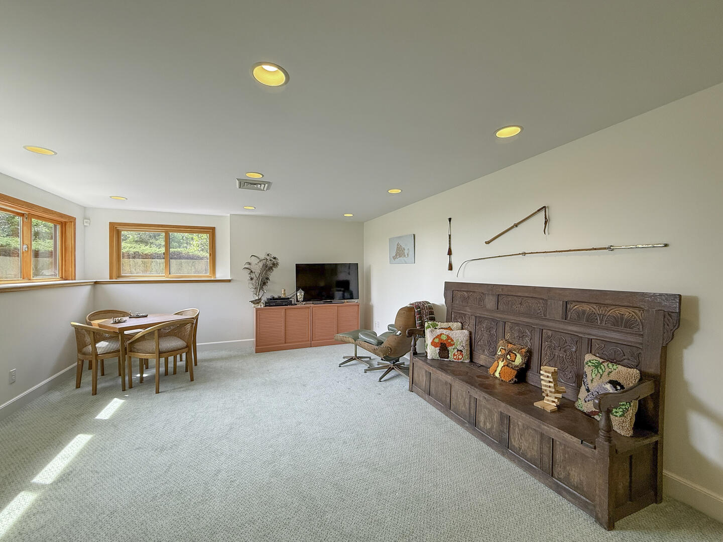 Sitting Area, Lower Level