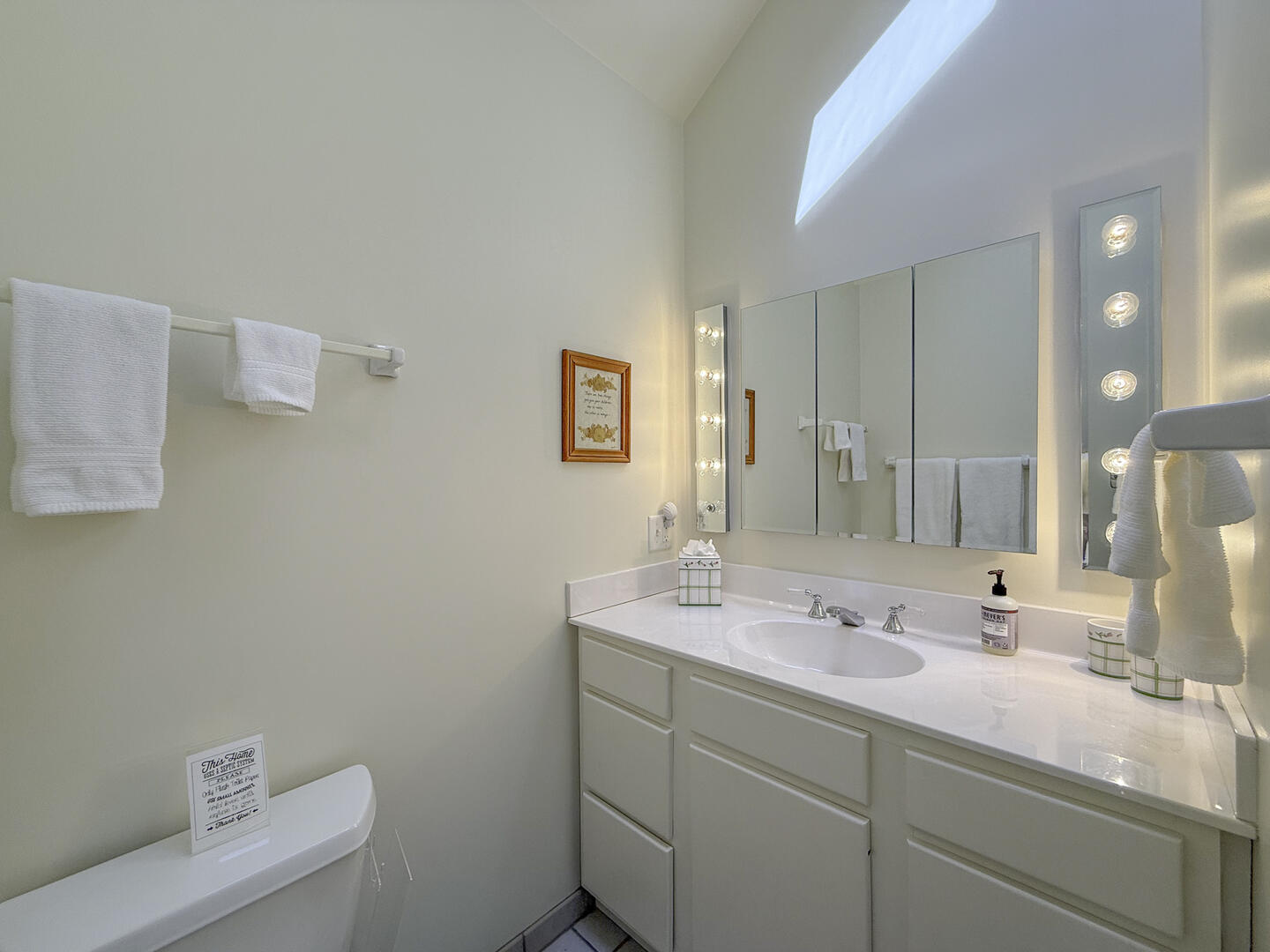 BR5 King En Suite with Shower Stall, First Floor