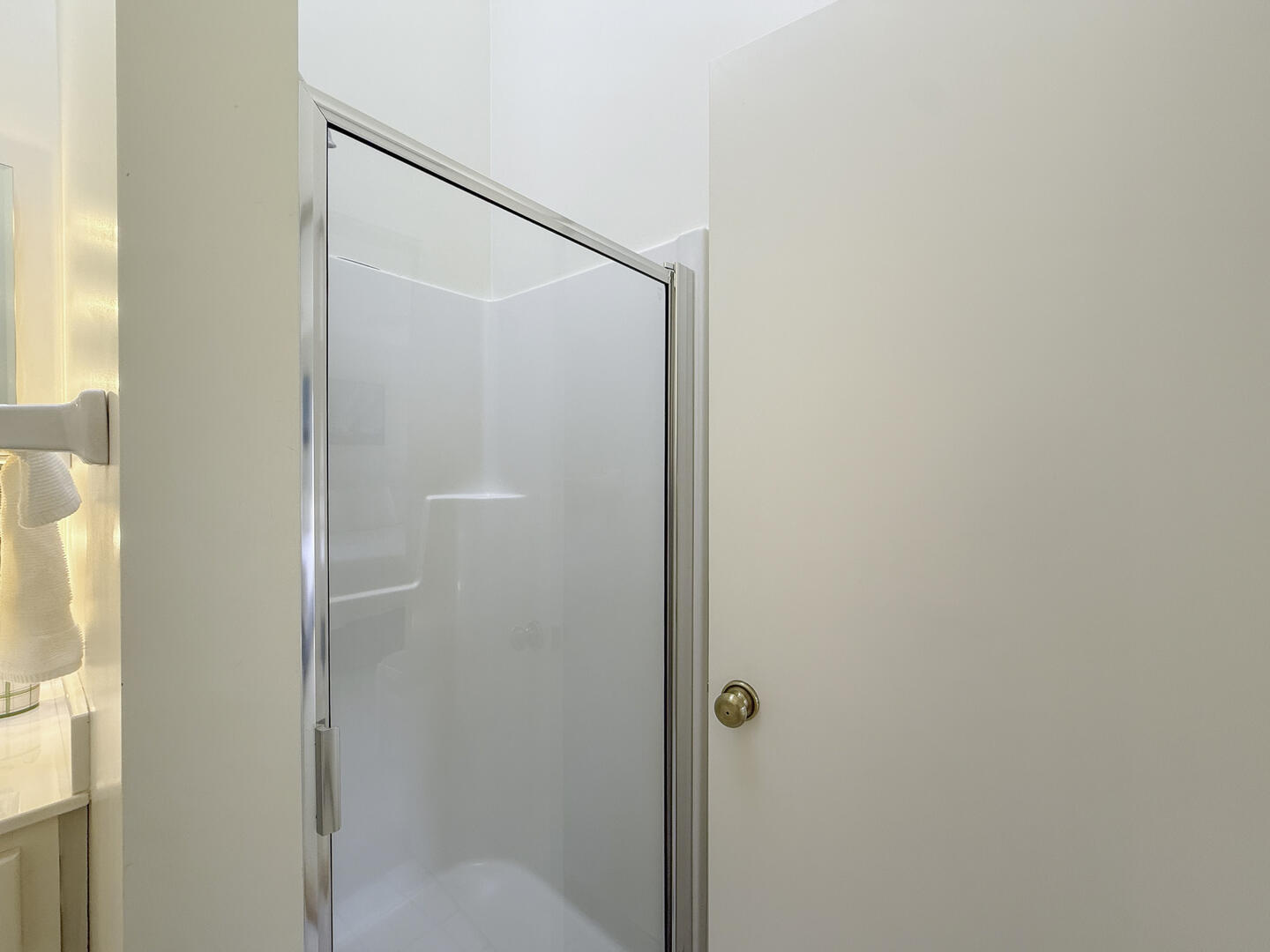 BR5 King En Suite with Shower Stall, First Floor