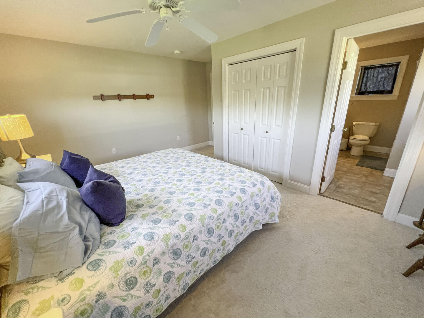 BR2 King with Adjoining Hall Bath, Second Floor