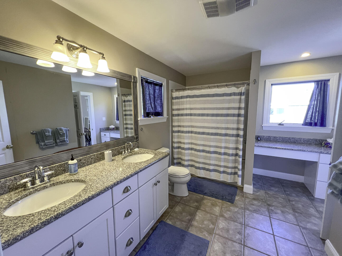 BR2 Adjoining Hall Bath with Tub Shower Combo, Second Floor