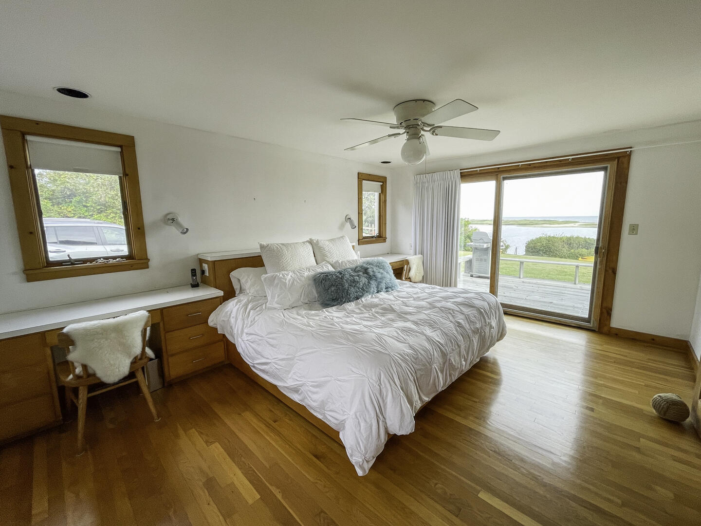 BR1 King, with En Suite Main Floor