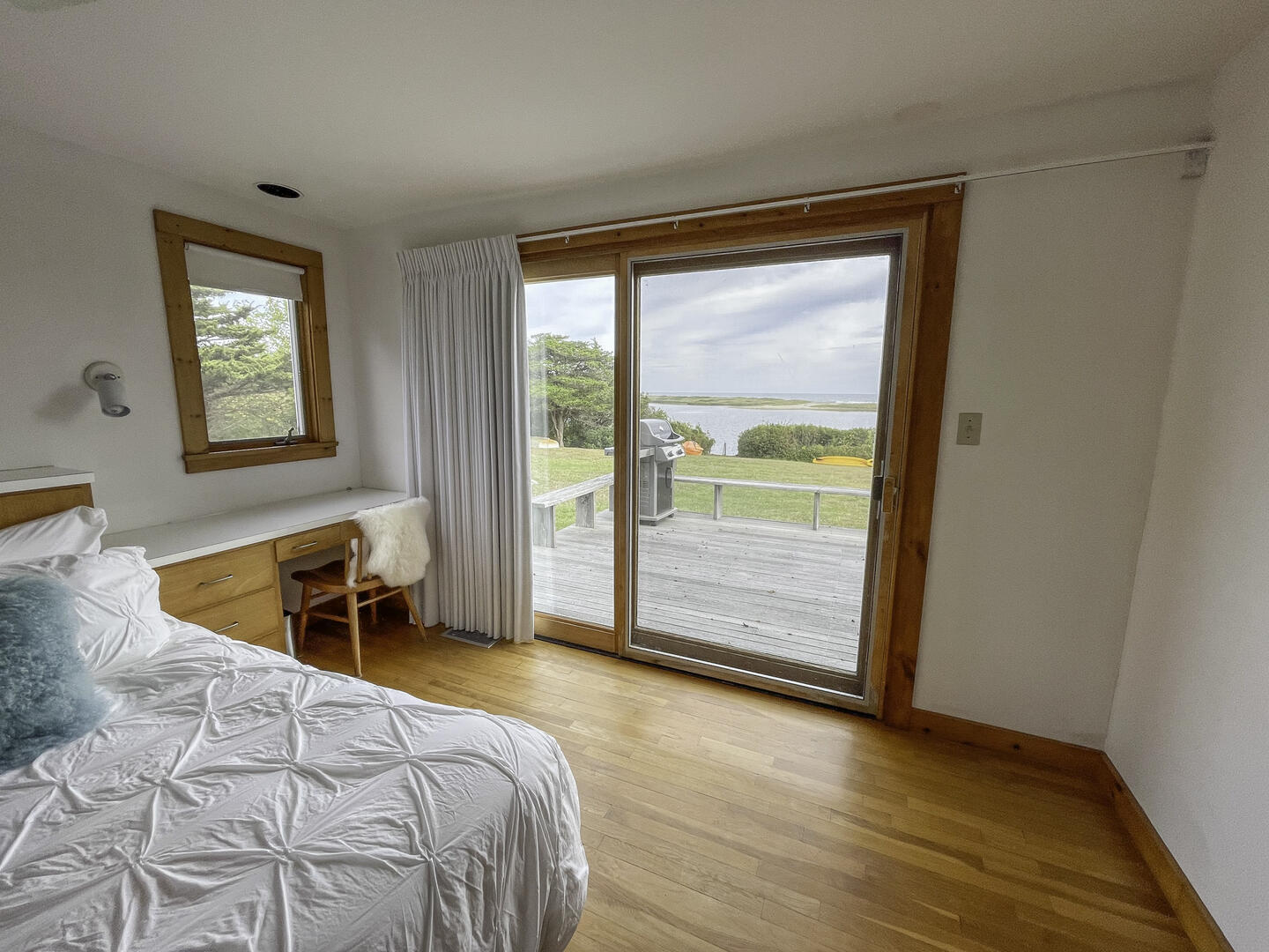 BR1 King, with En Suite Main Floor