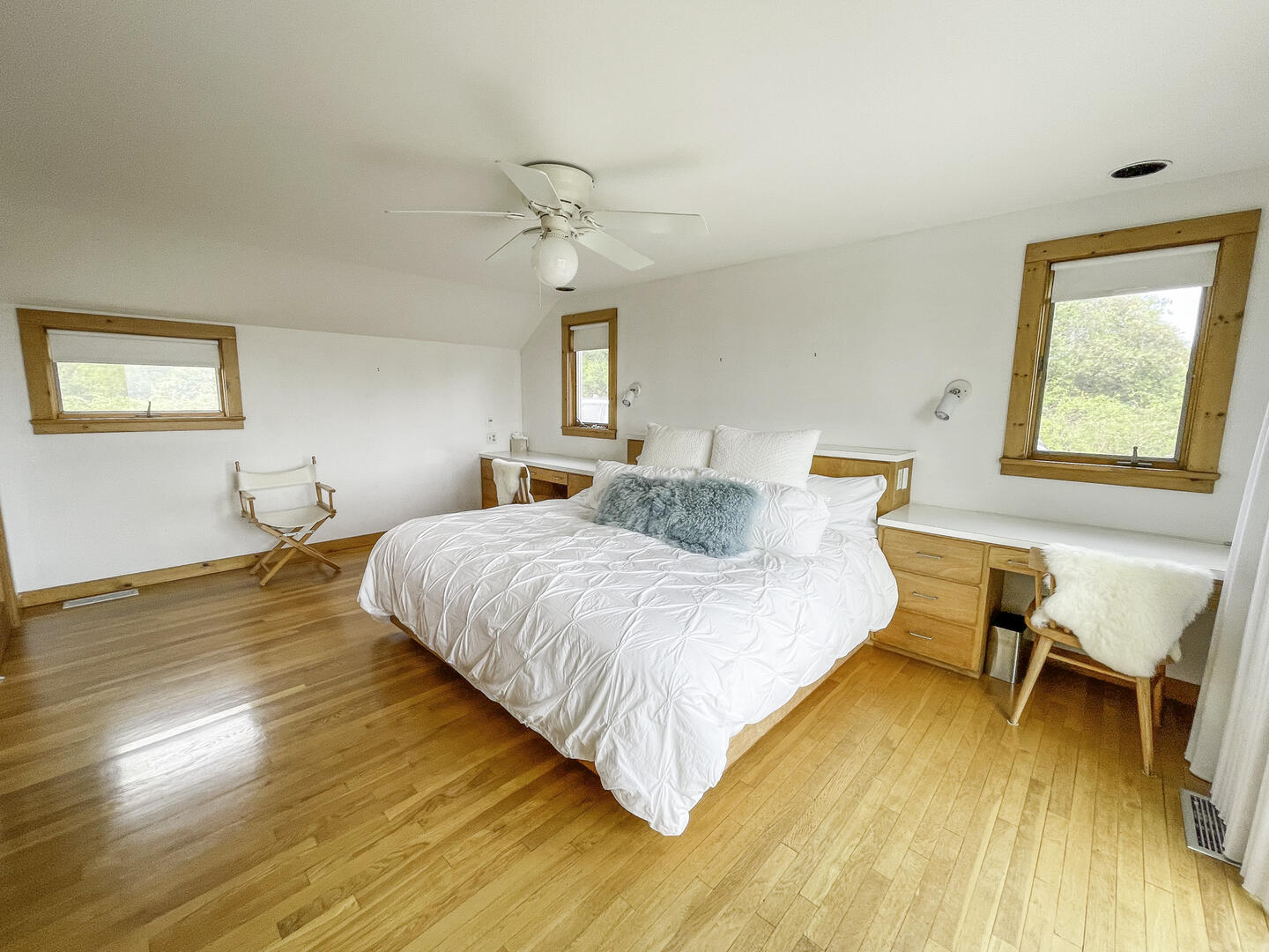 BR1 King, with En Suite Main Floor