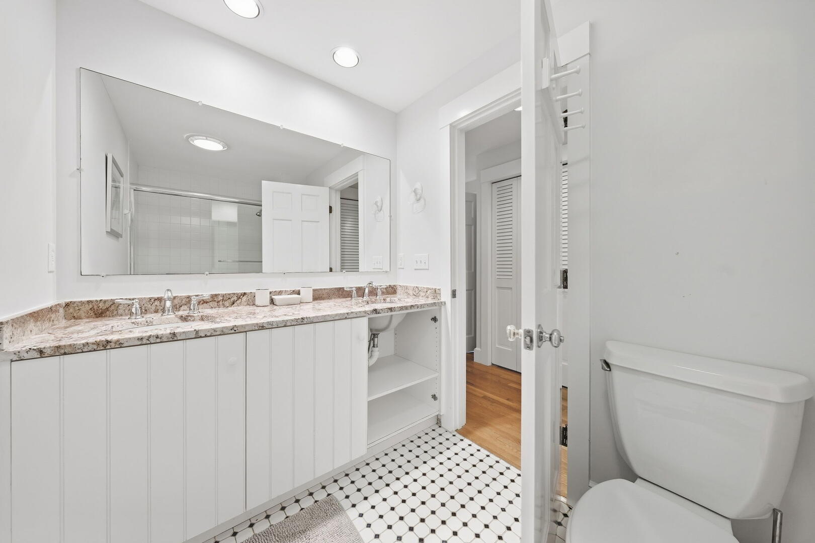 BR1 King En Suite with a Shower Tub Combo, Main Level