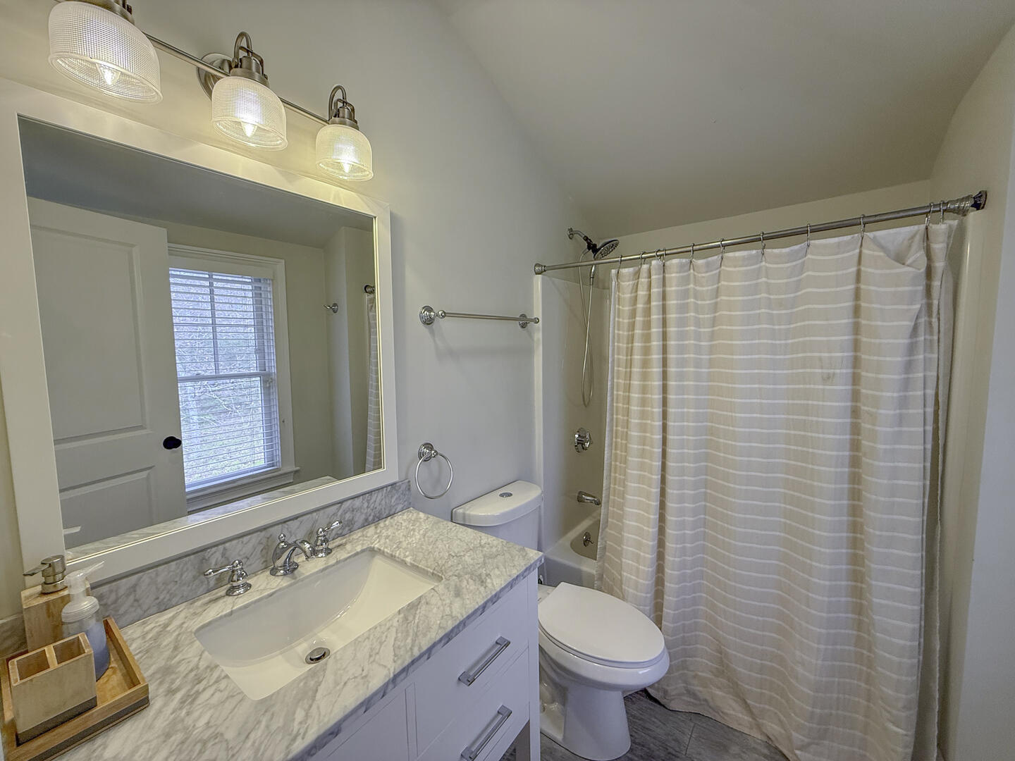 BR3 (2) Queen Beds En Suite with Shower Tub Combo, Second Floor