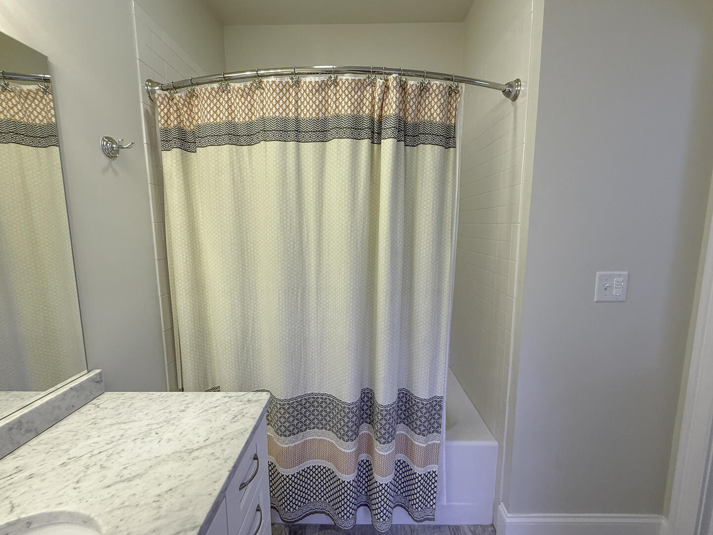 BR2 King En Suite with Shower Tub Combo, Second Floor