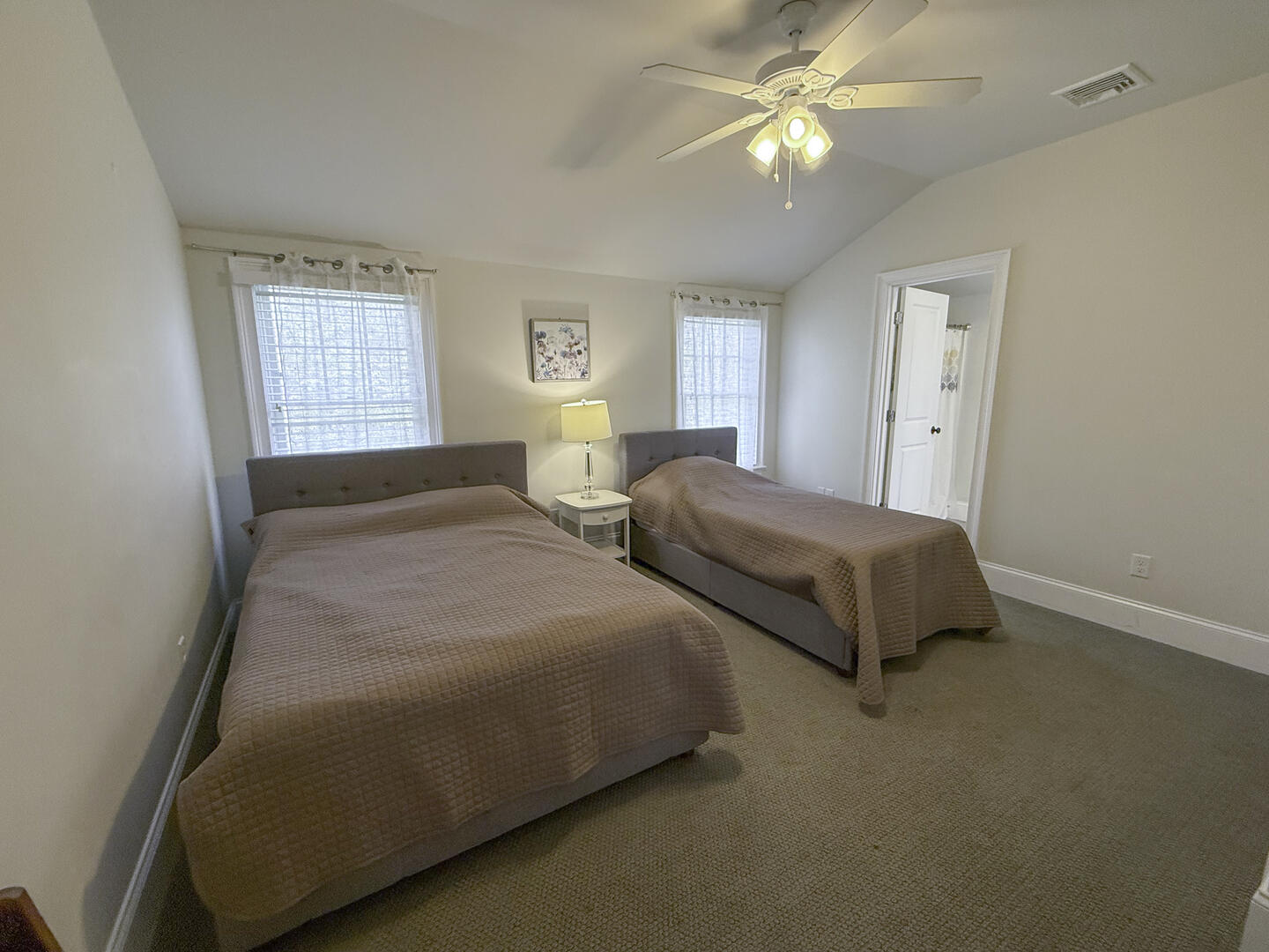 BR4 Double & Twin Beds with Adjoining Bath, Second Floor