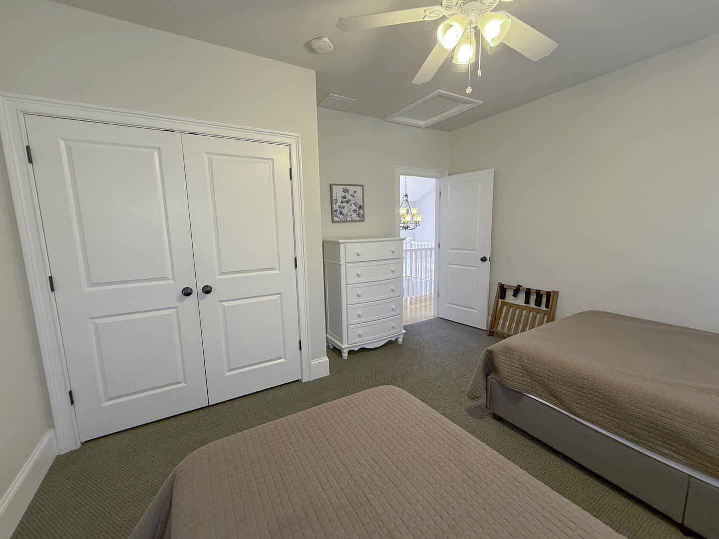 BR4 Double & Twin Beds with Adjoining Bath, Second Floor