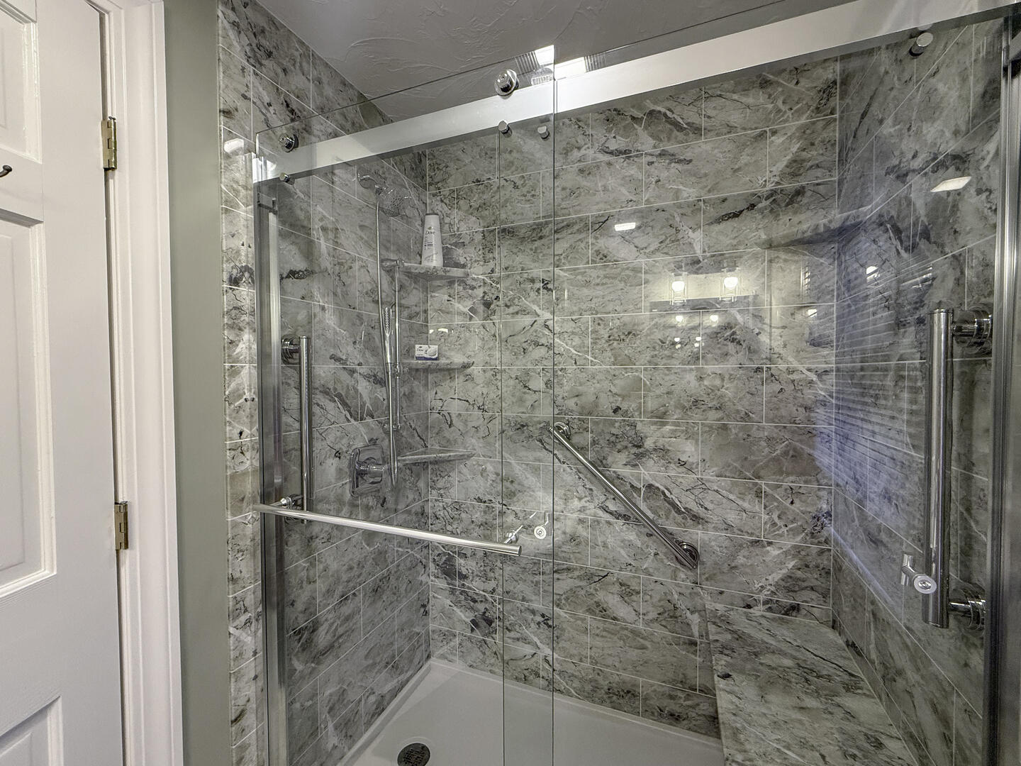 BR2 Queen En Suite with Shower Stall, First Floor