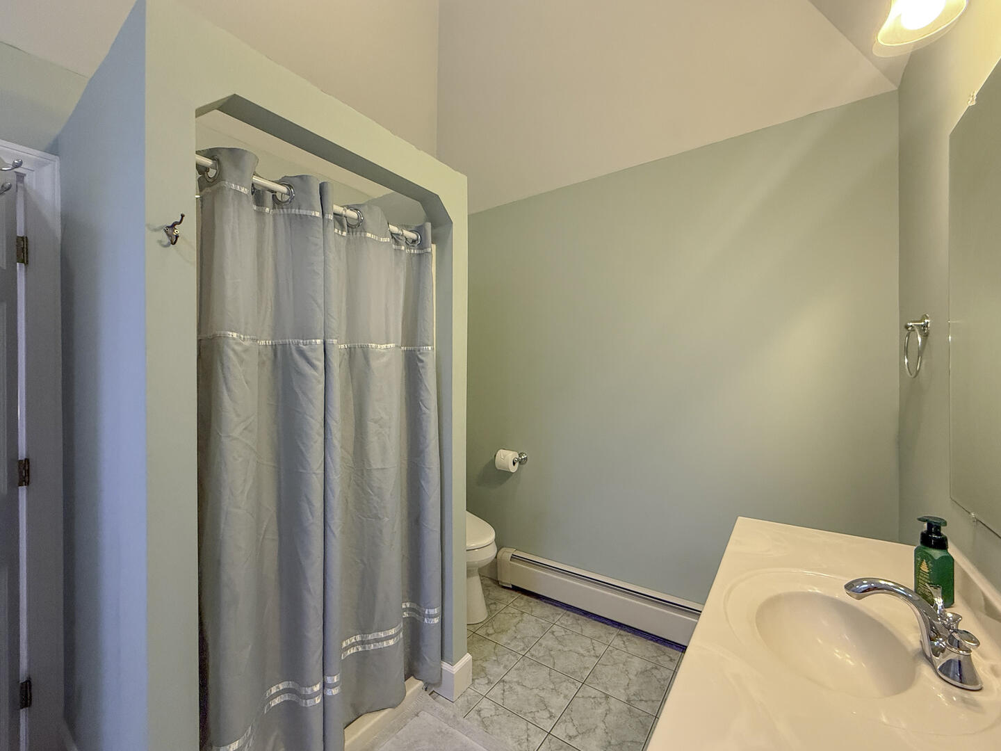 BR3 Queen En Suite with Shower Stall and Tub, First Floor