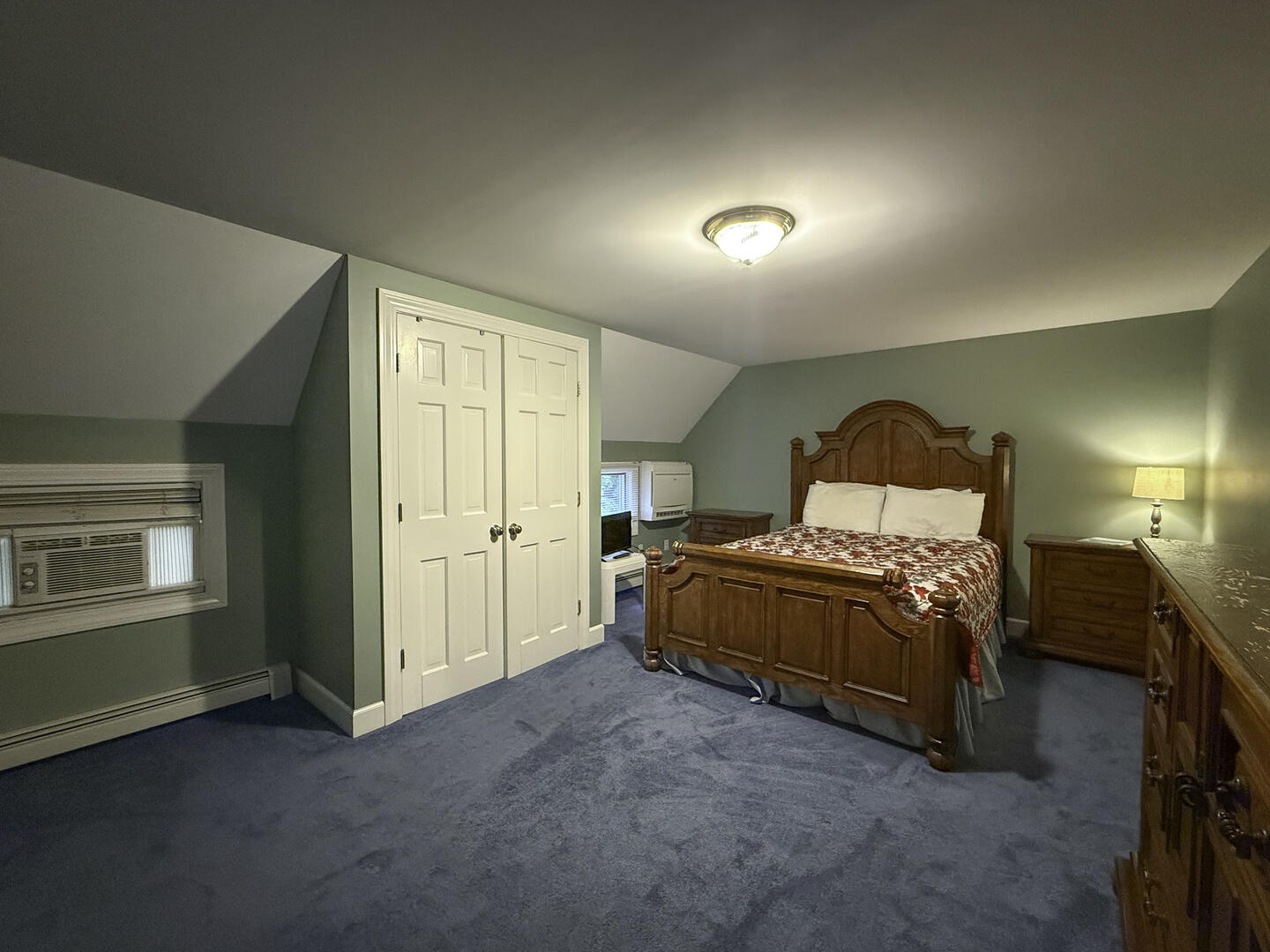 BR4 Queen, Second Floor