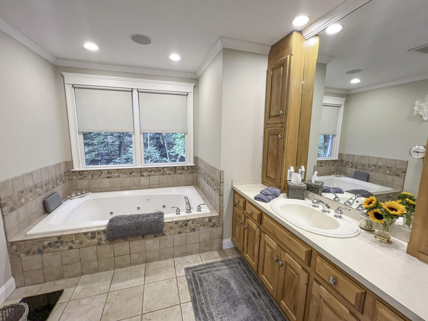 BR1 King En Suite with Separate Tub 