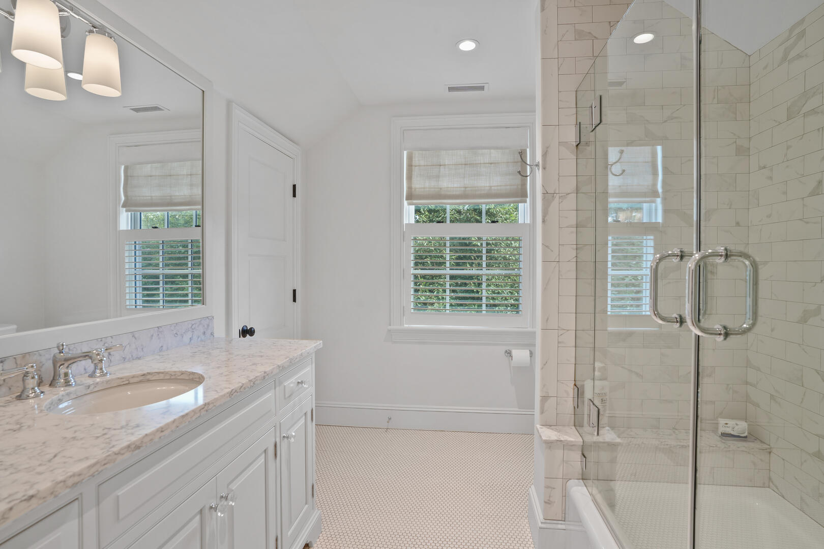 Shower Tub Combo, Third Floor