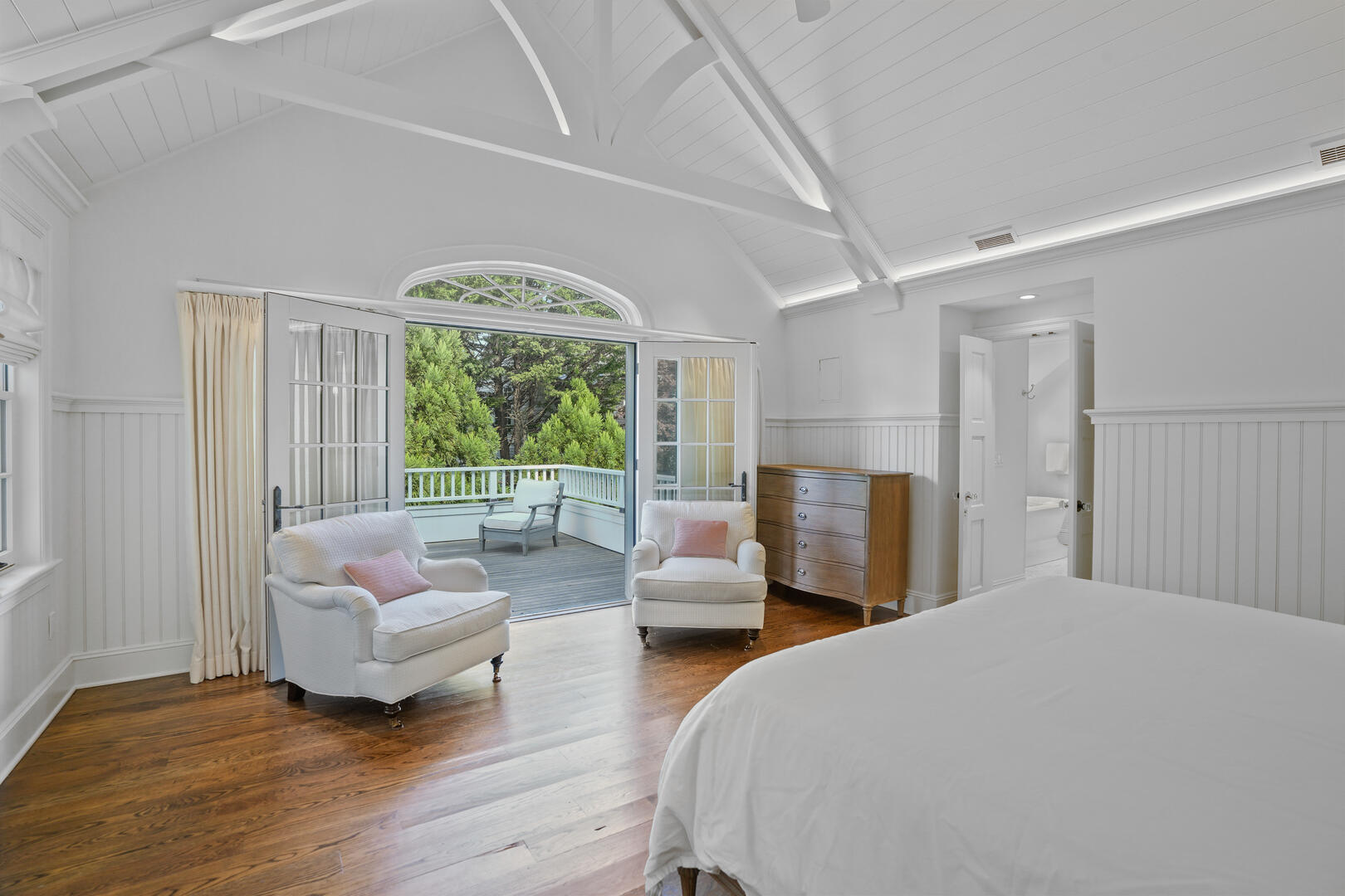 BR1 King, w/En Suite, Second Floor