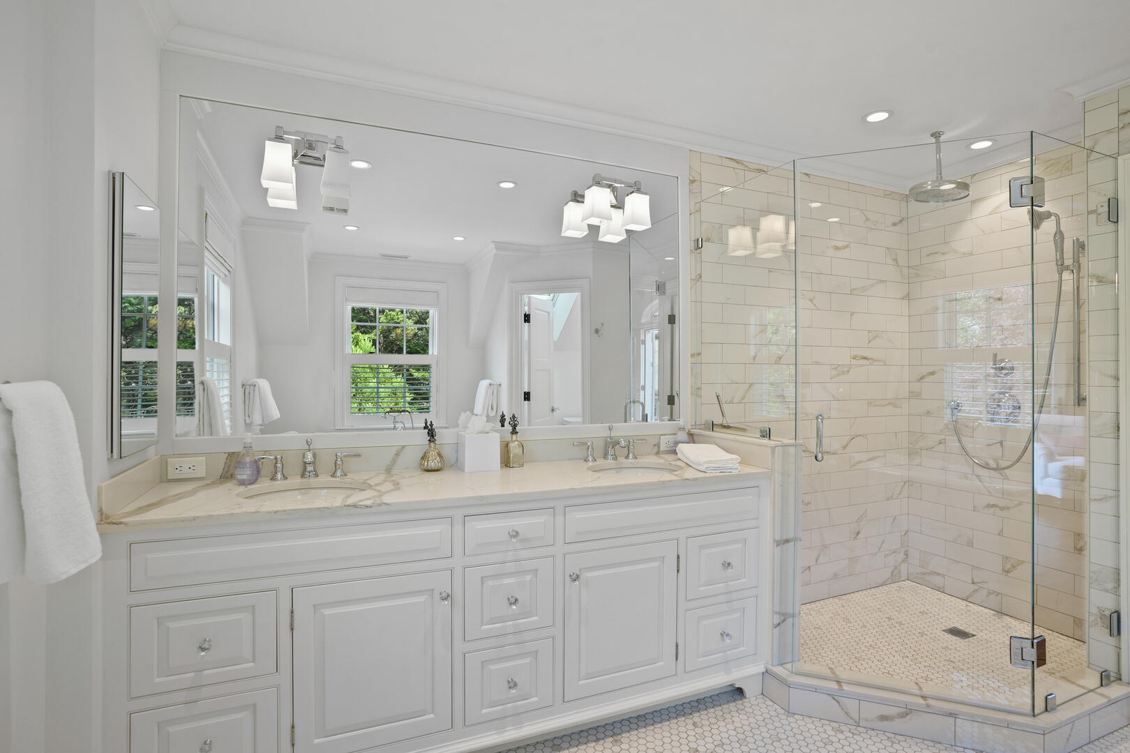 BR1 En Suite, Shower Stall 