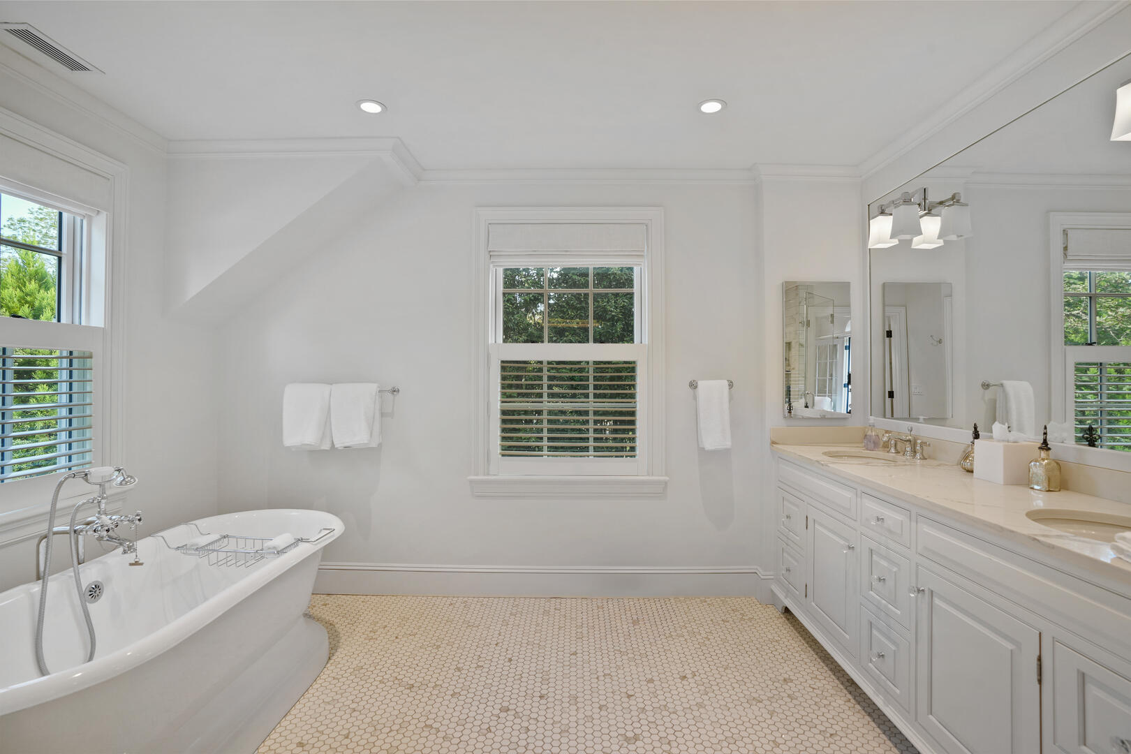 BR1 En Suite, Shower Stall 