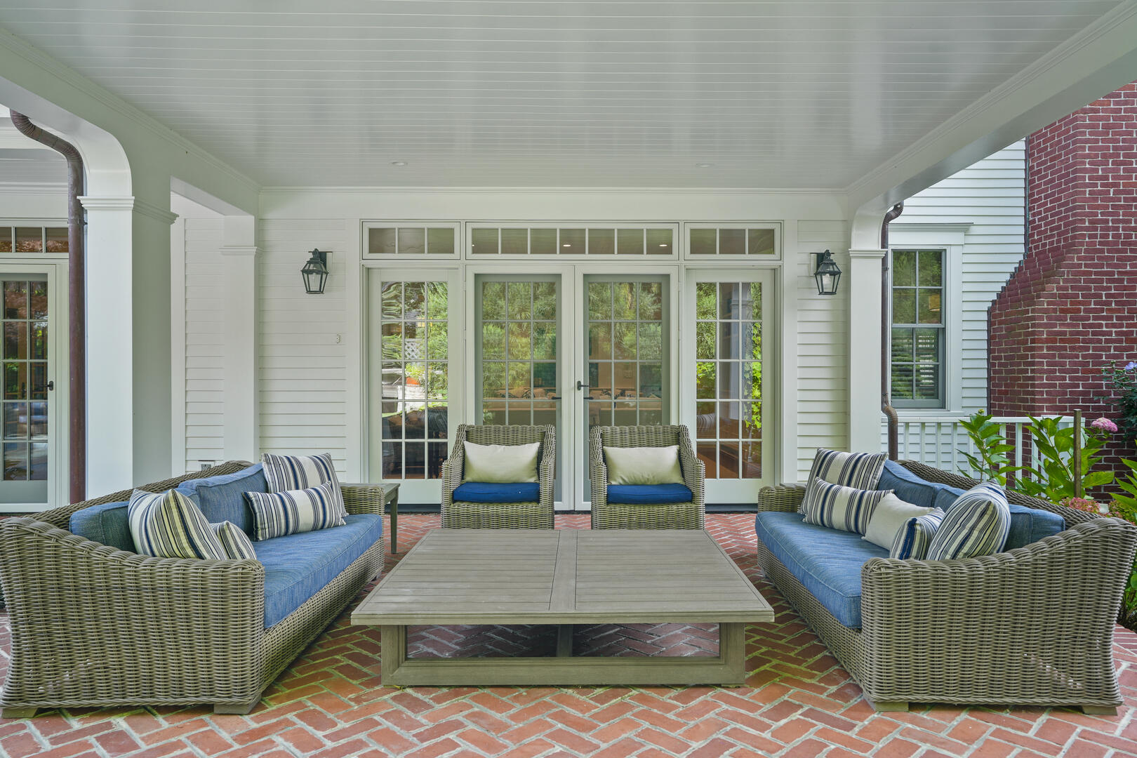 Outdoor Sitting Area near Pool