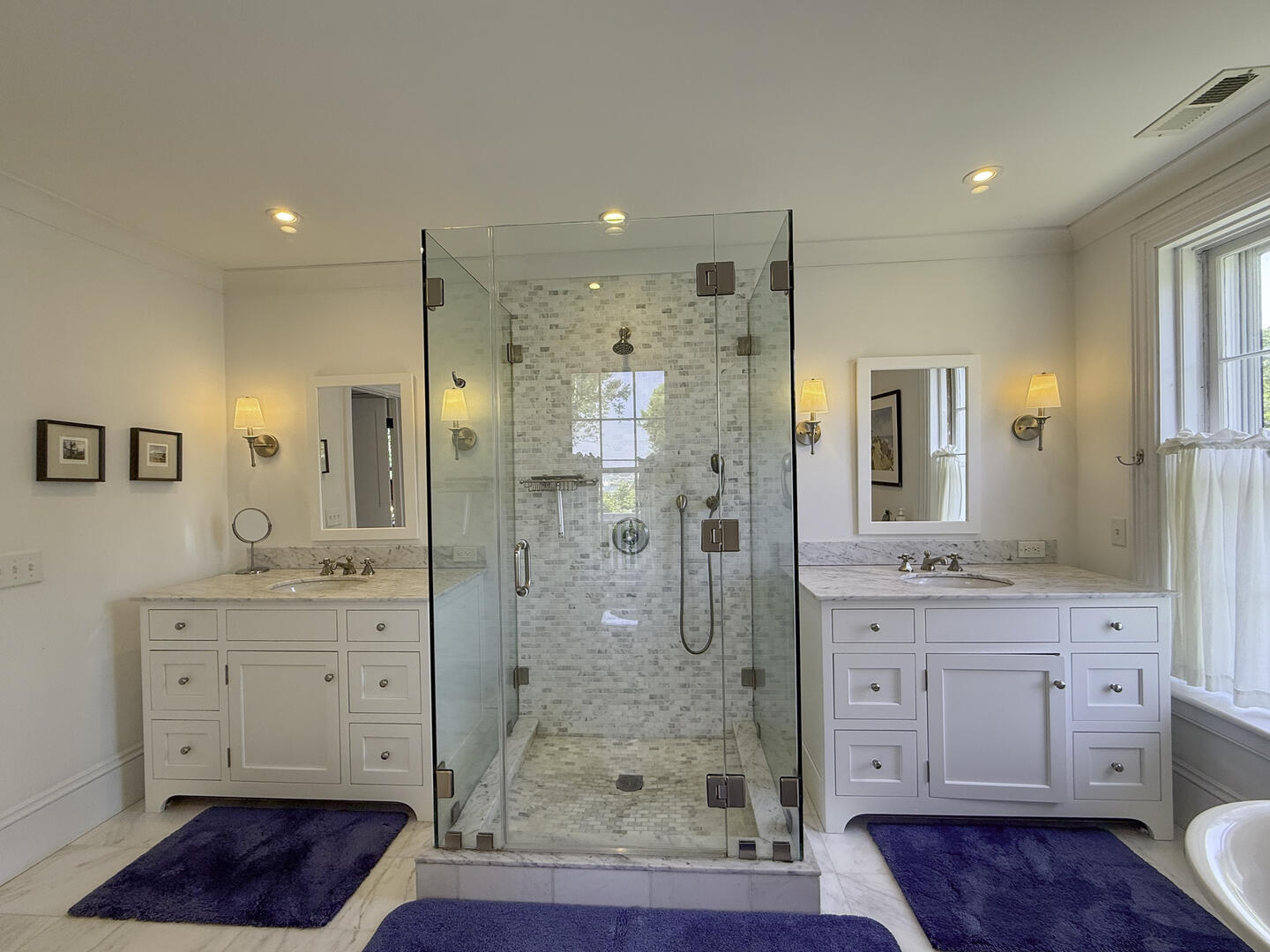 BR1 King En Suite with Shower Stall and Tub with a handheld shower, Second Floor