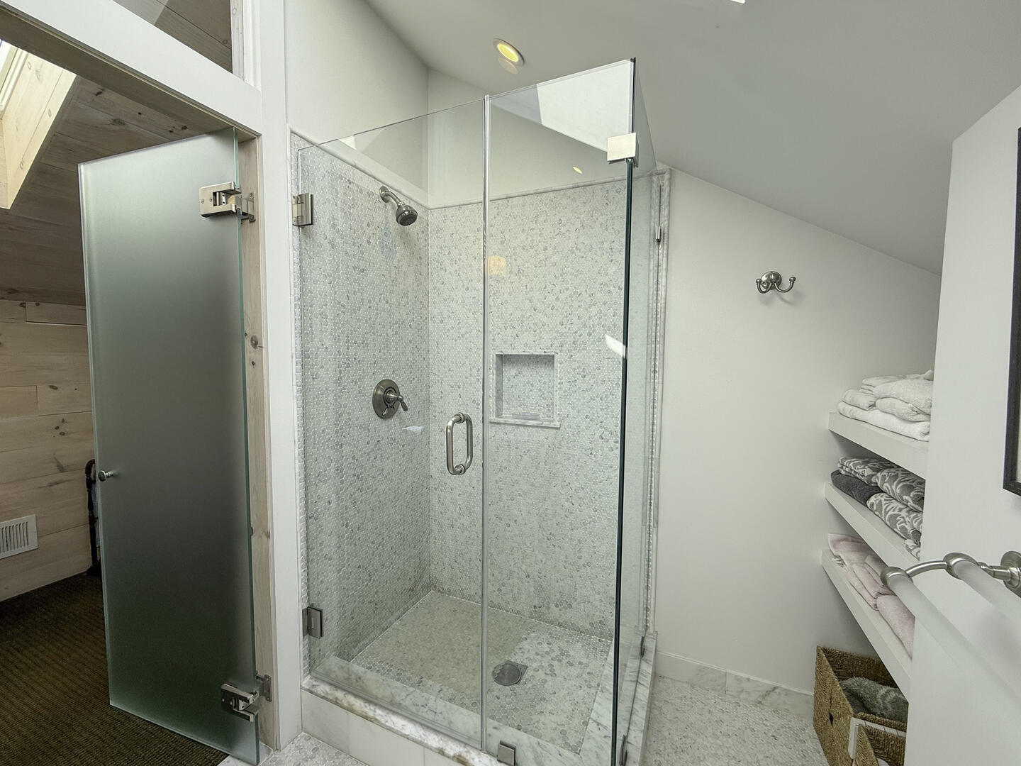 BR4 Queen, Double and (2) Twin Beds En Suite with Shower Stall, Third Floor