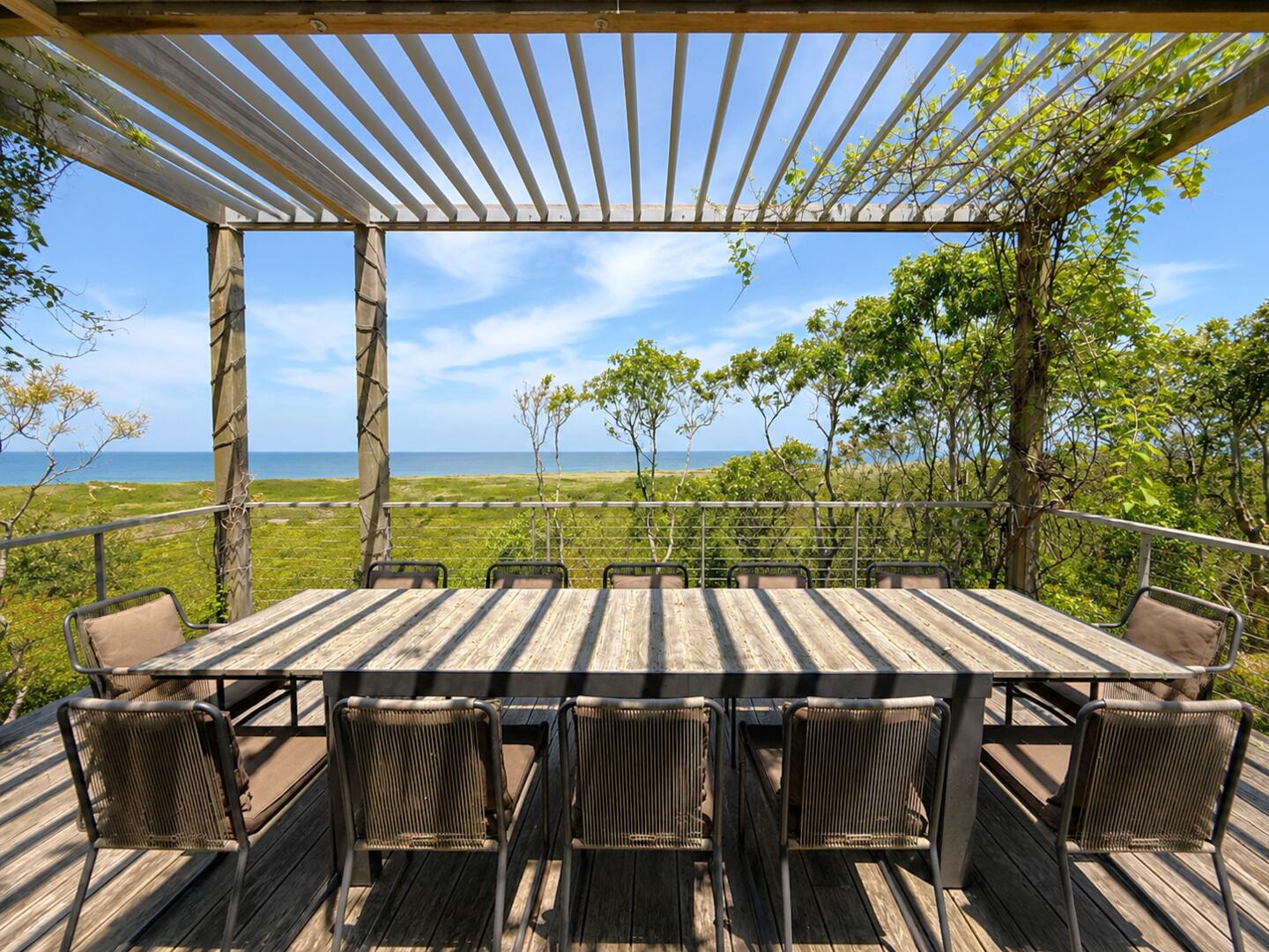 Outdoor Dining with Waterviews