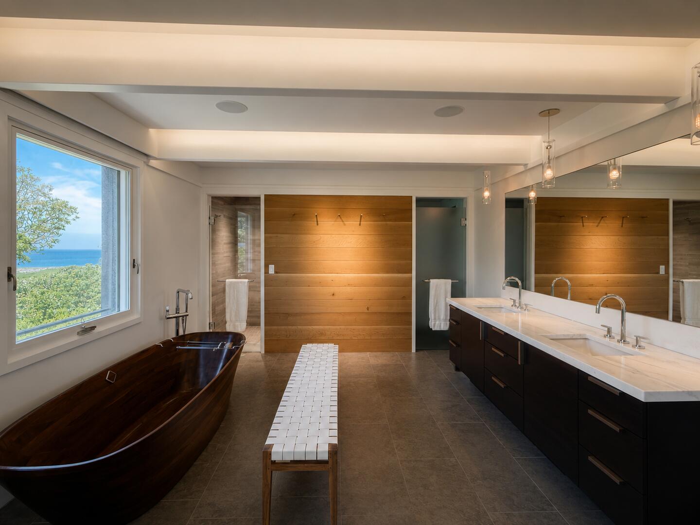 BR1 King En Suite with a Shower Stall 