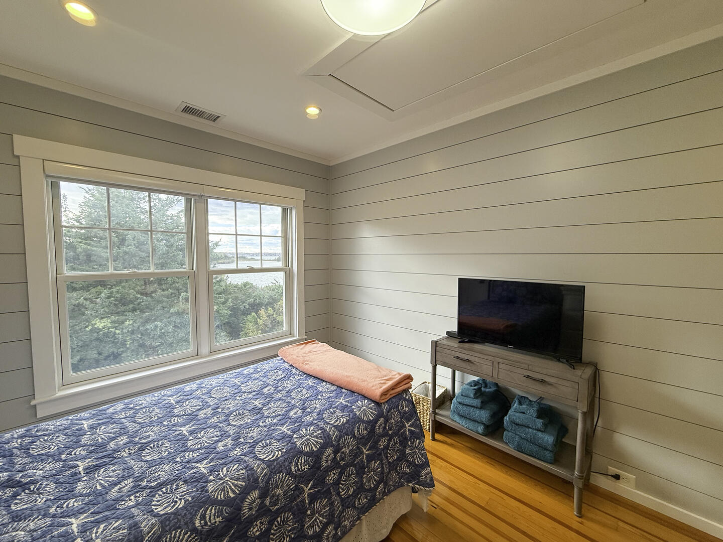 BR3 (2) Twin Beds, Second Floor