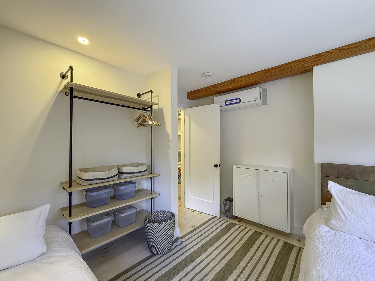 BR2 Queen and Twin Bed, First Floor