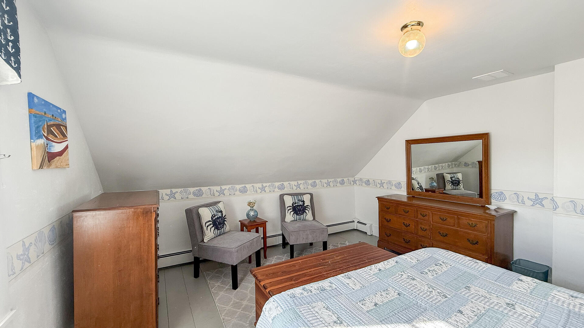 BR1 Queen, Second Floor