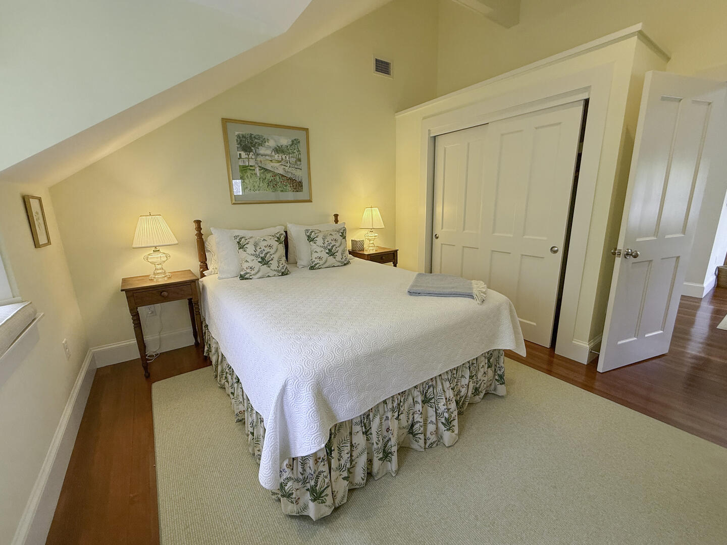 BR3 Queen, Second Floor