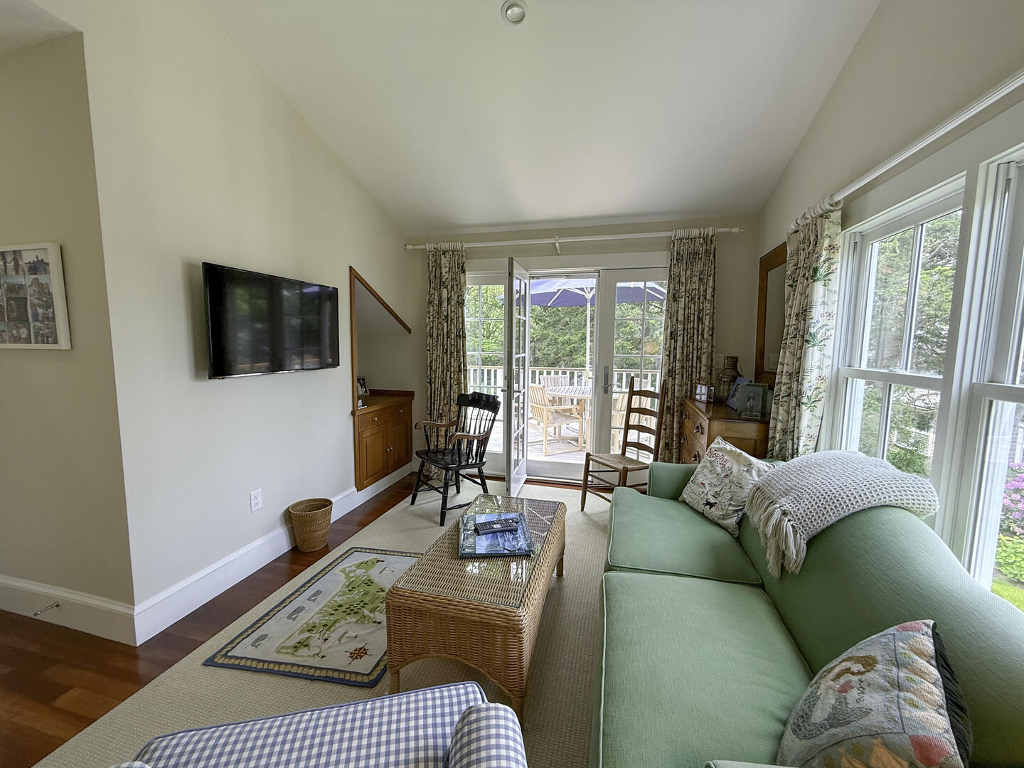 Sitting Area, Second Floor