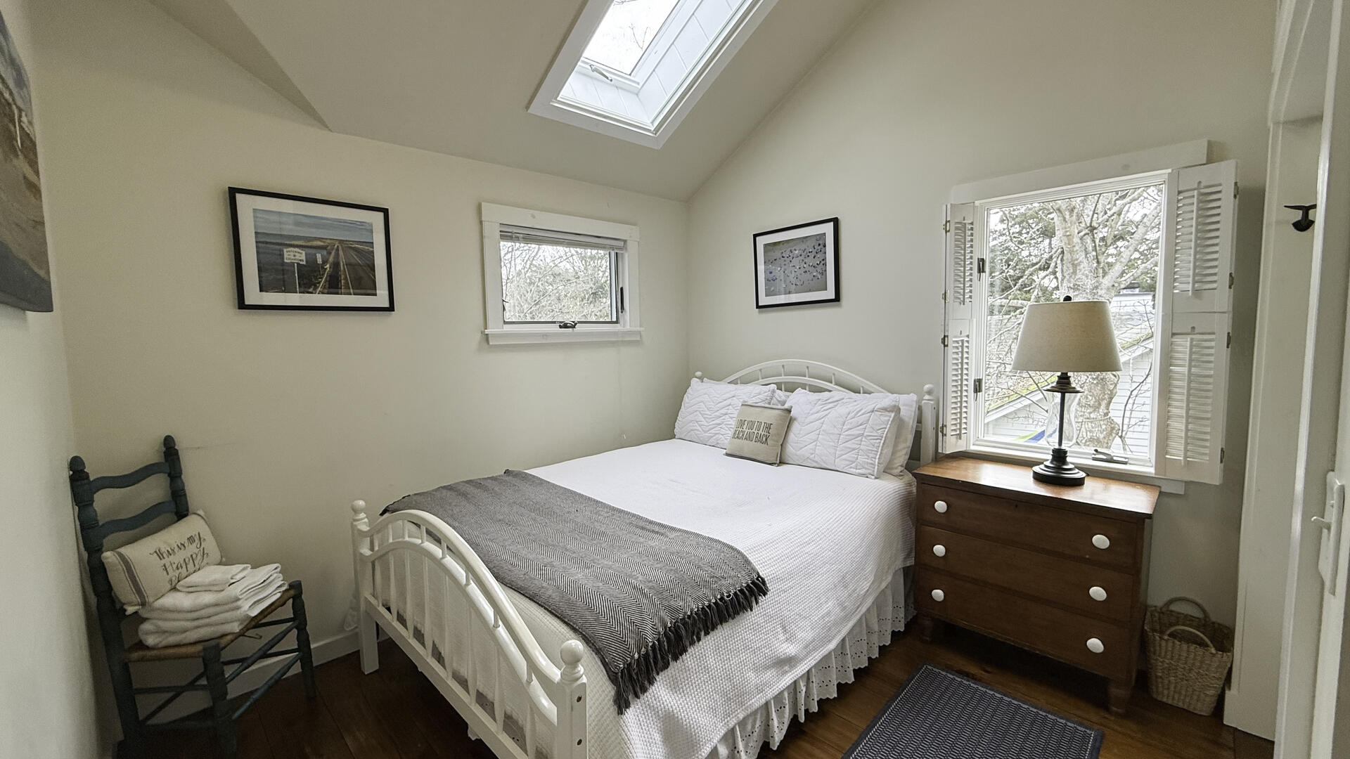 BR2 Queen, Second Floor