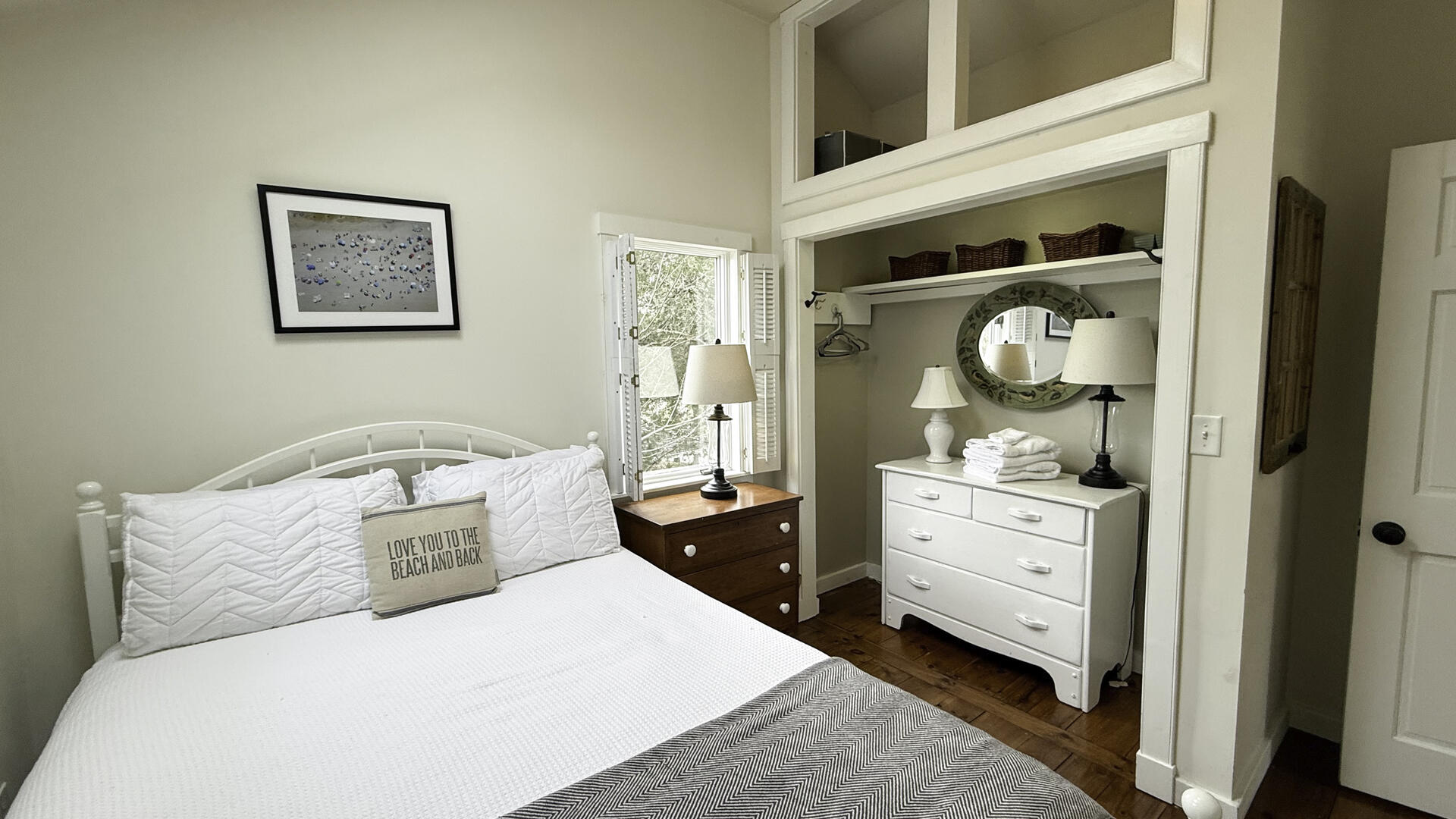 BR2 Queen, Second Floor