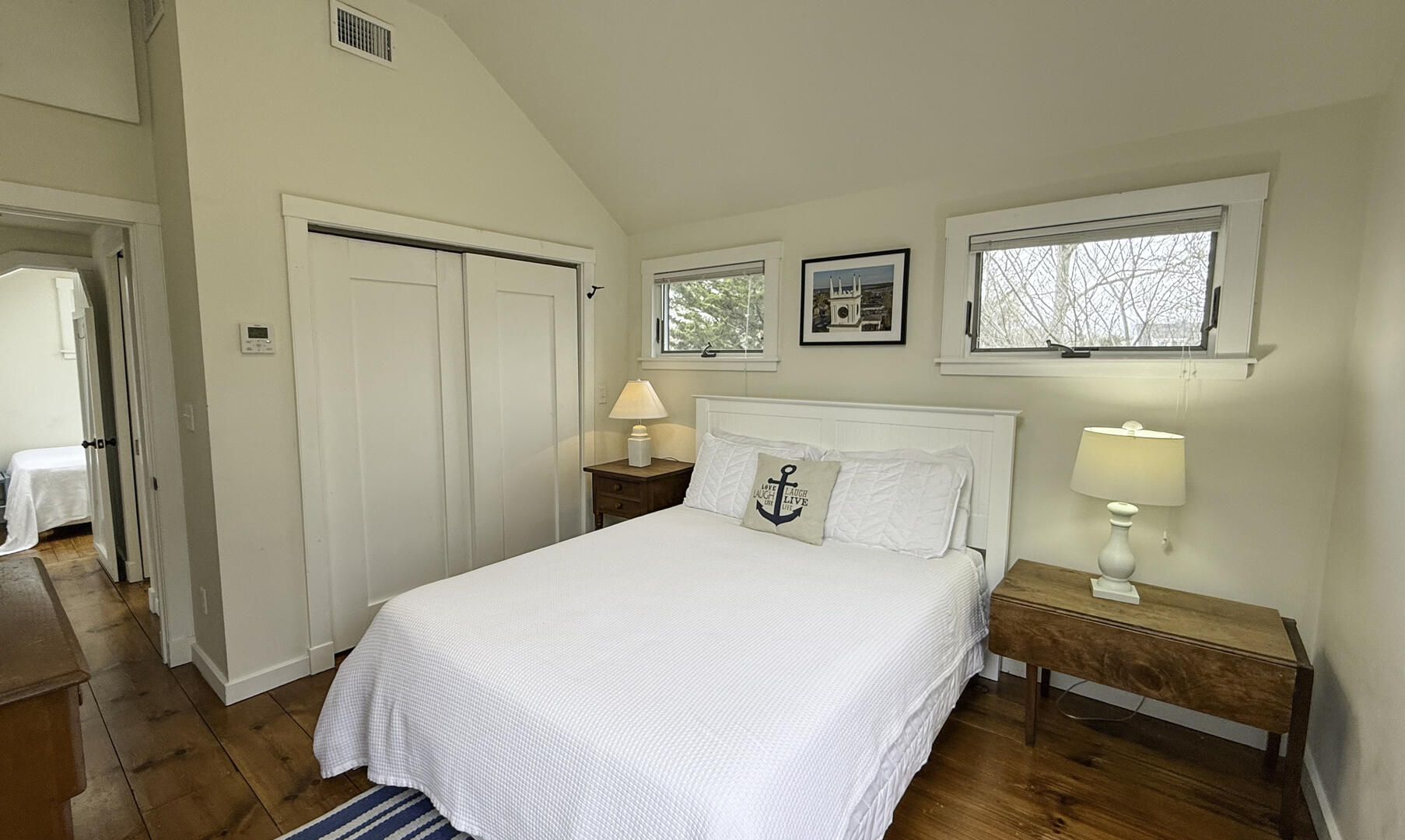 BR3 Queen, Second Floor