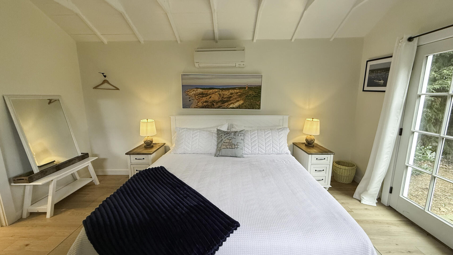 BR5 King En Suite, Detached Bedroom